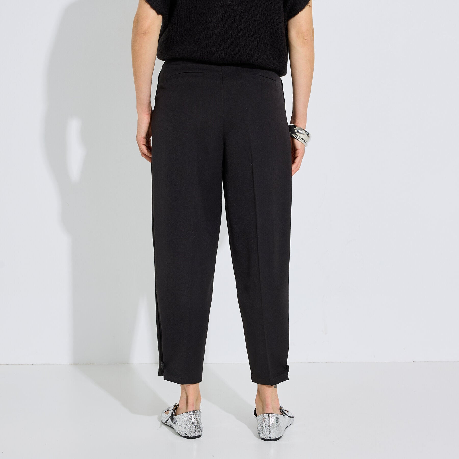 Pantalon barrel raccourci chic femme.
