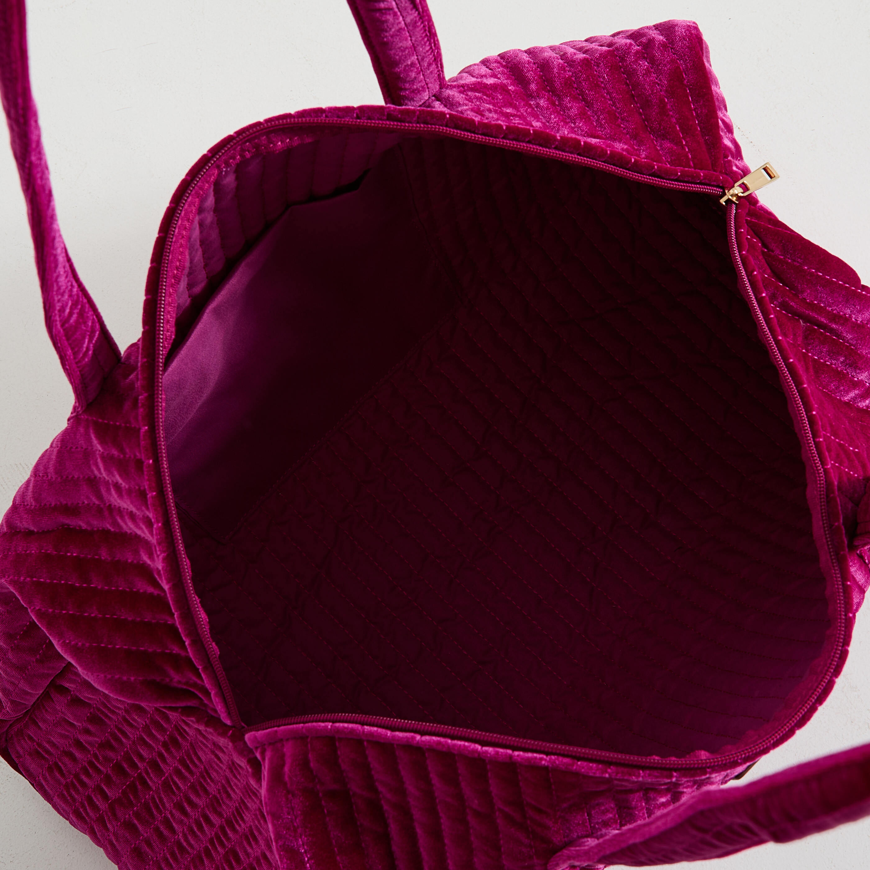 Grand sac en velours matelass&eacute;