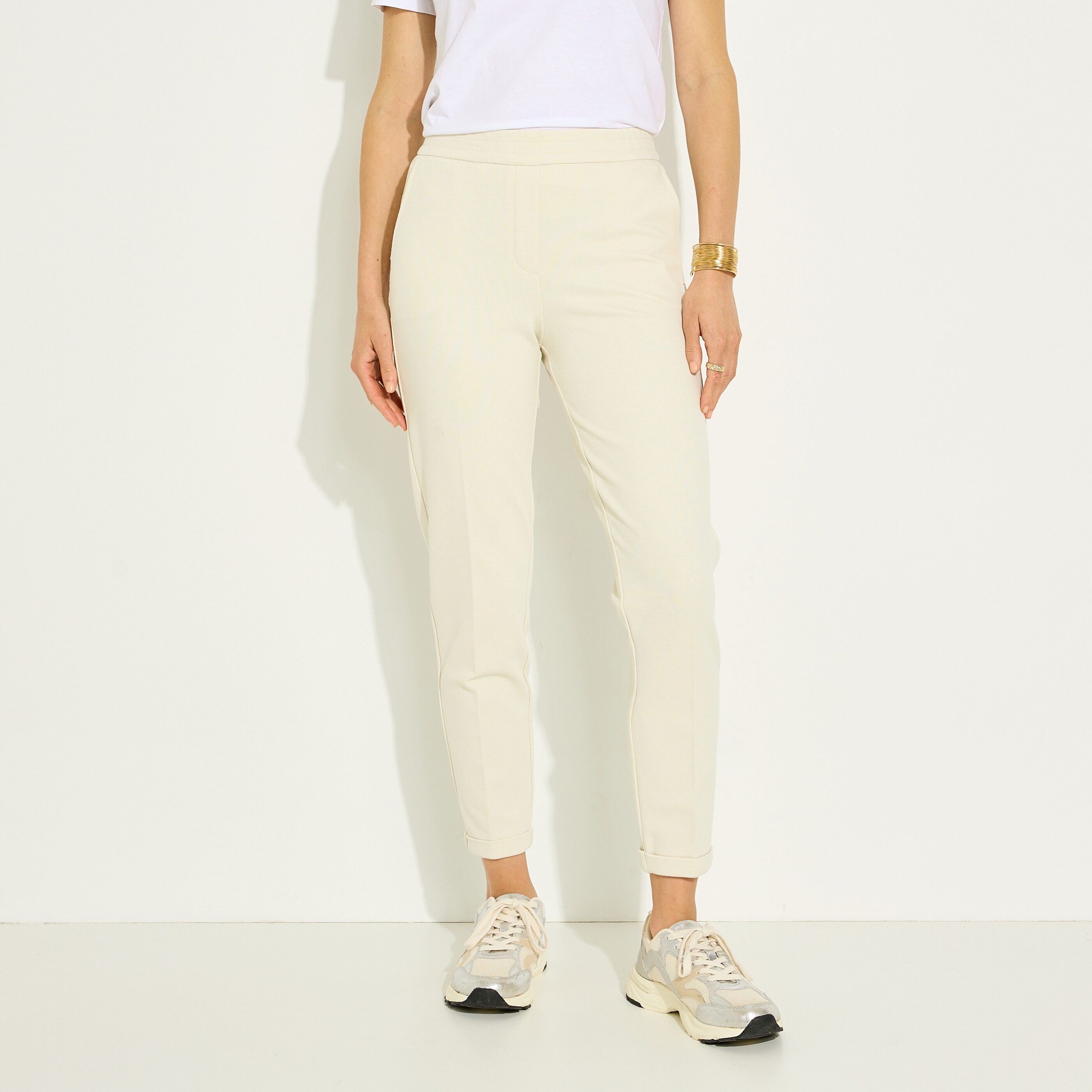 Pantalon ajust&eacute; en maille femme