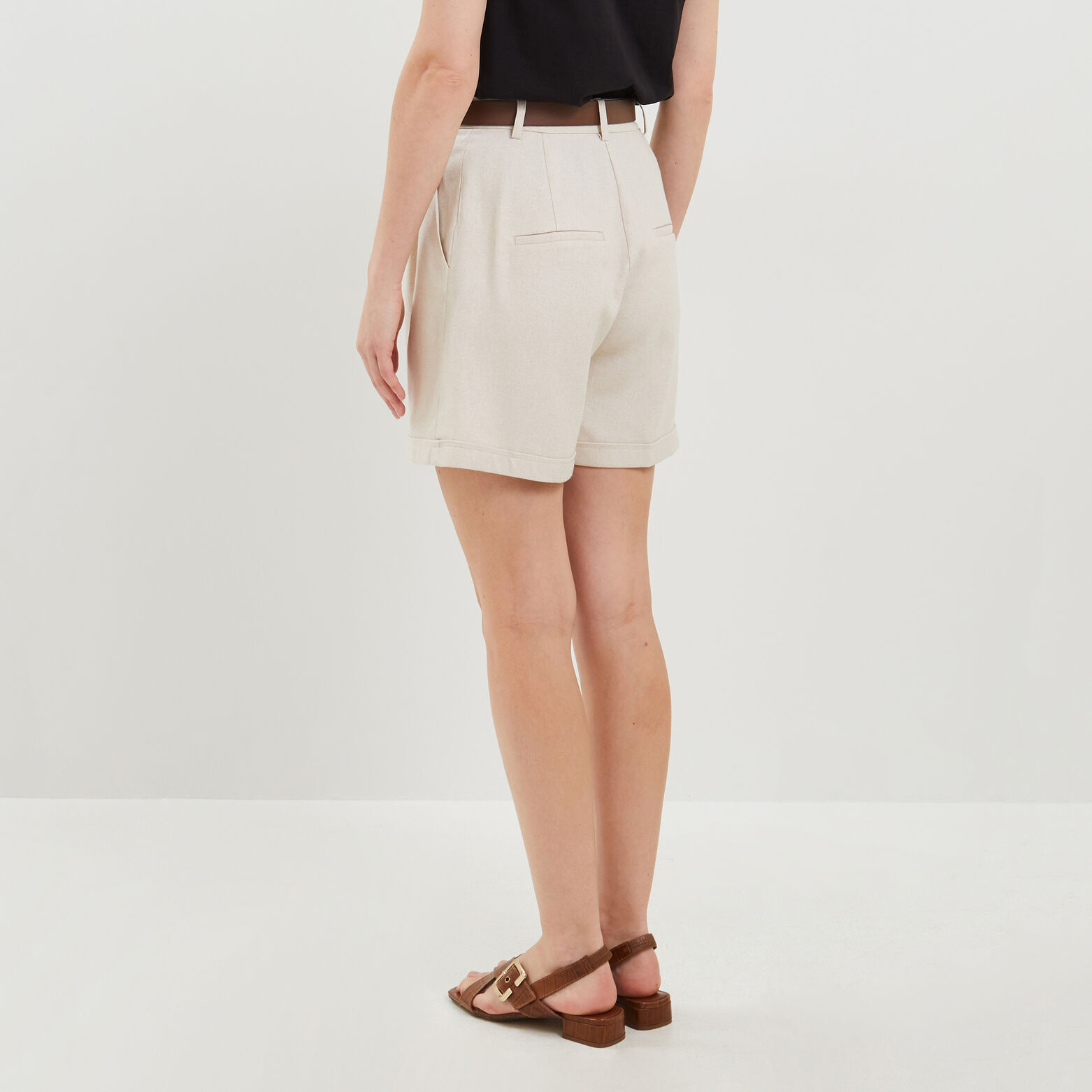 Short à revers et ceinture femme