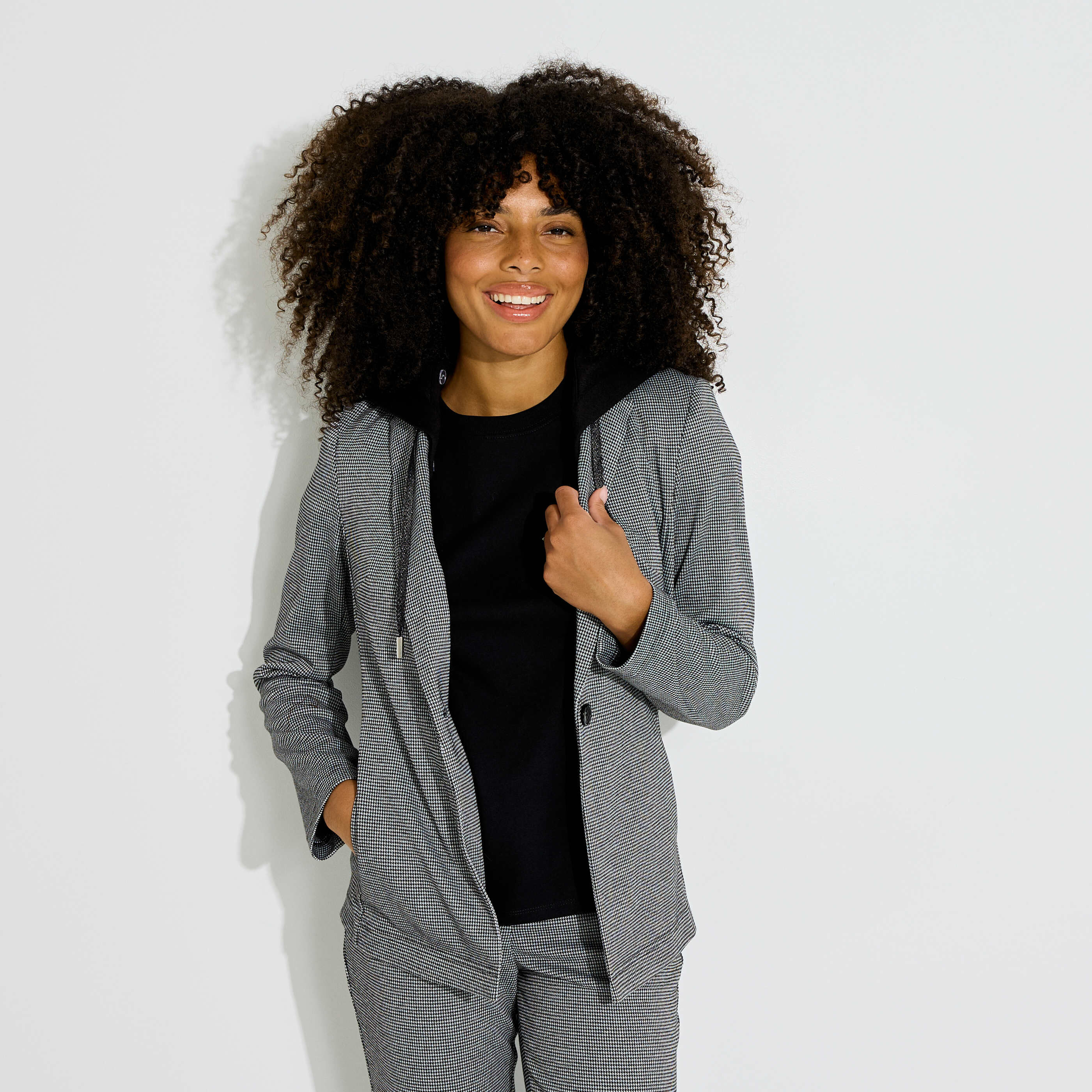 Veste Blazer maille &agrave; capuche femme