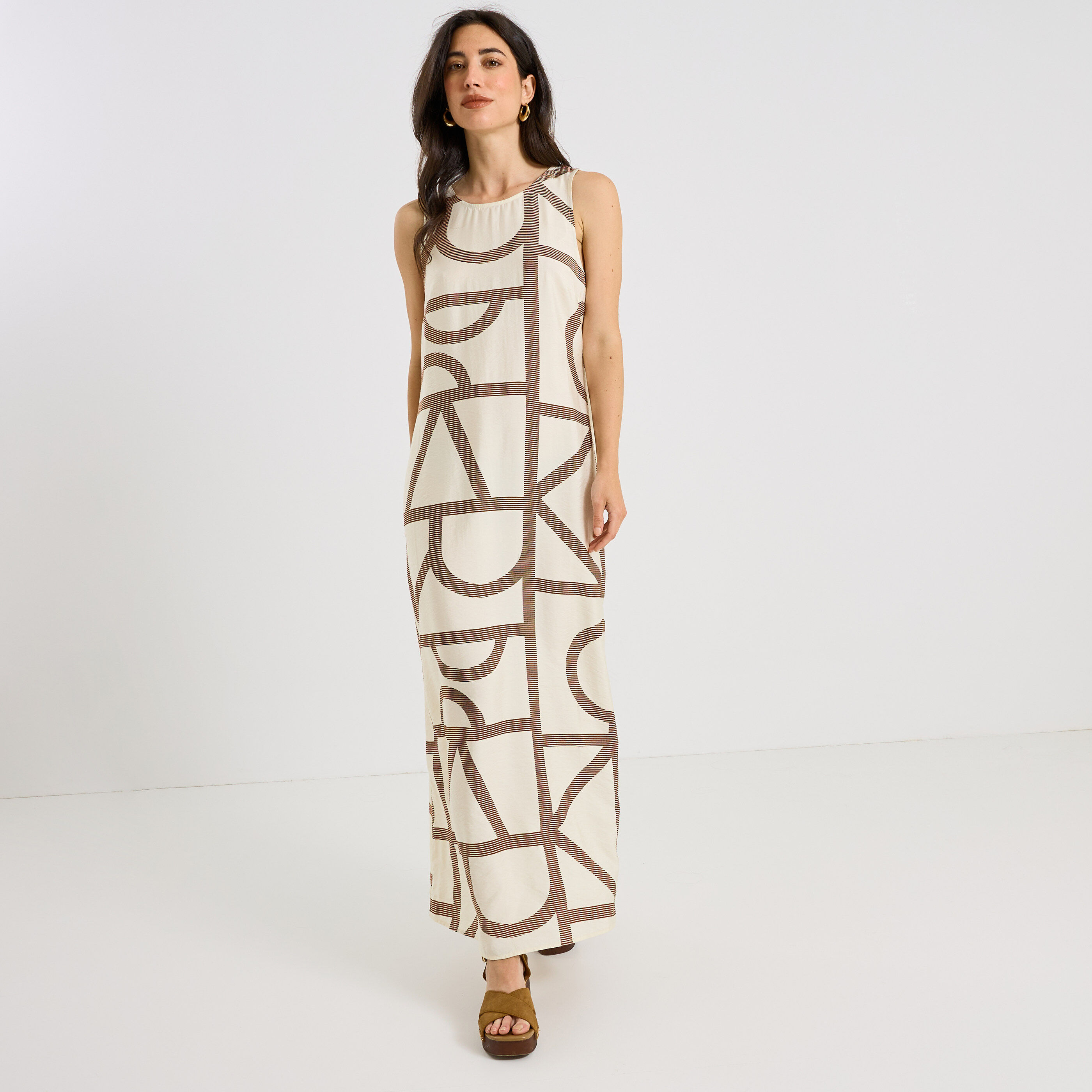 Robe longue fluide sans manches habill&eacute;e