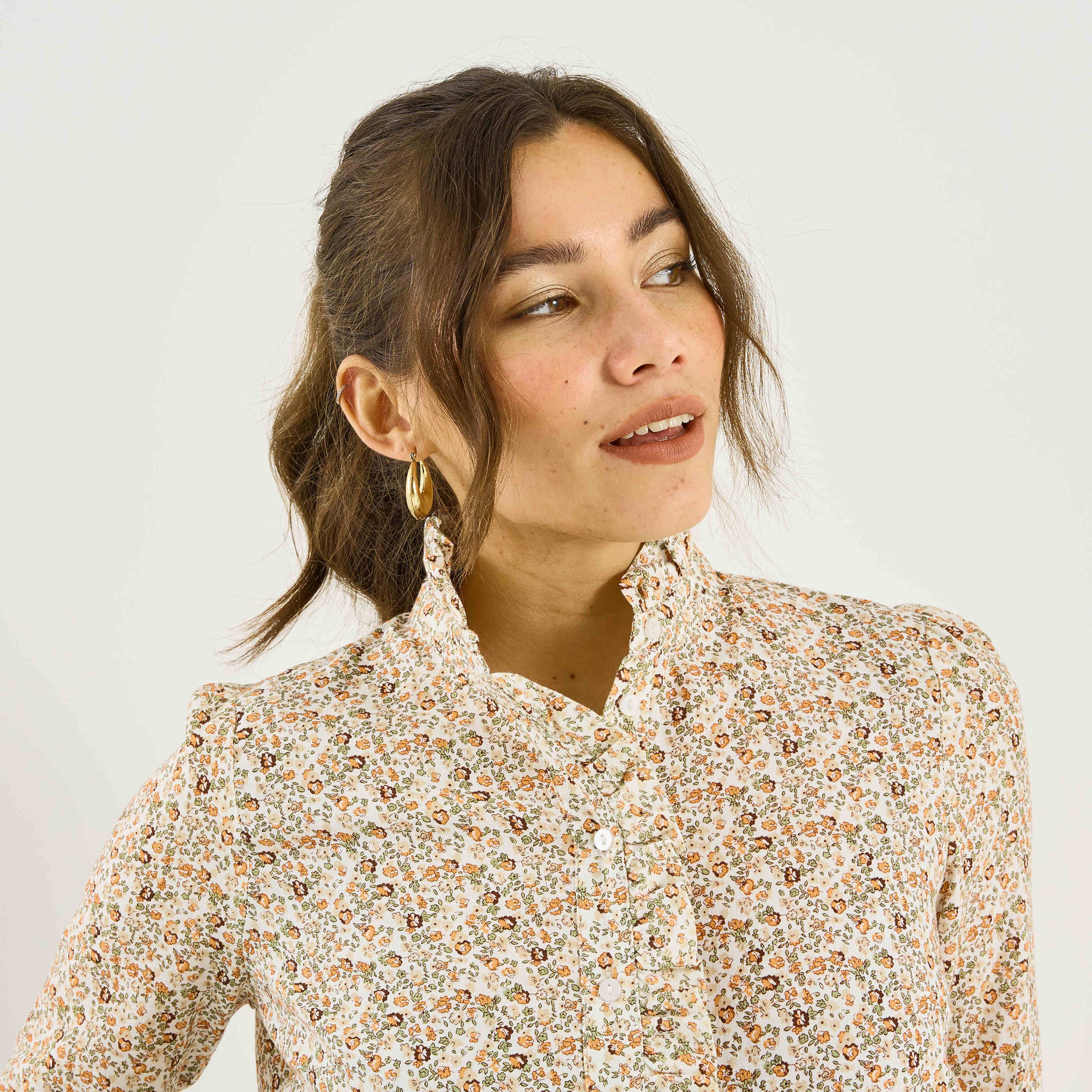Blouse fleurie &agrave; col montant femme