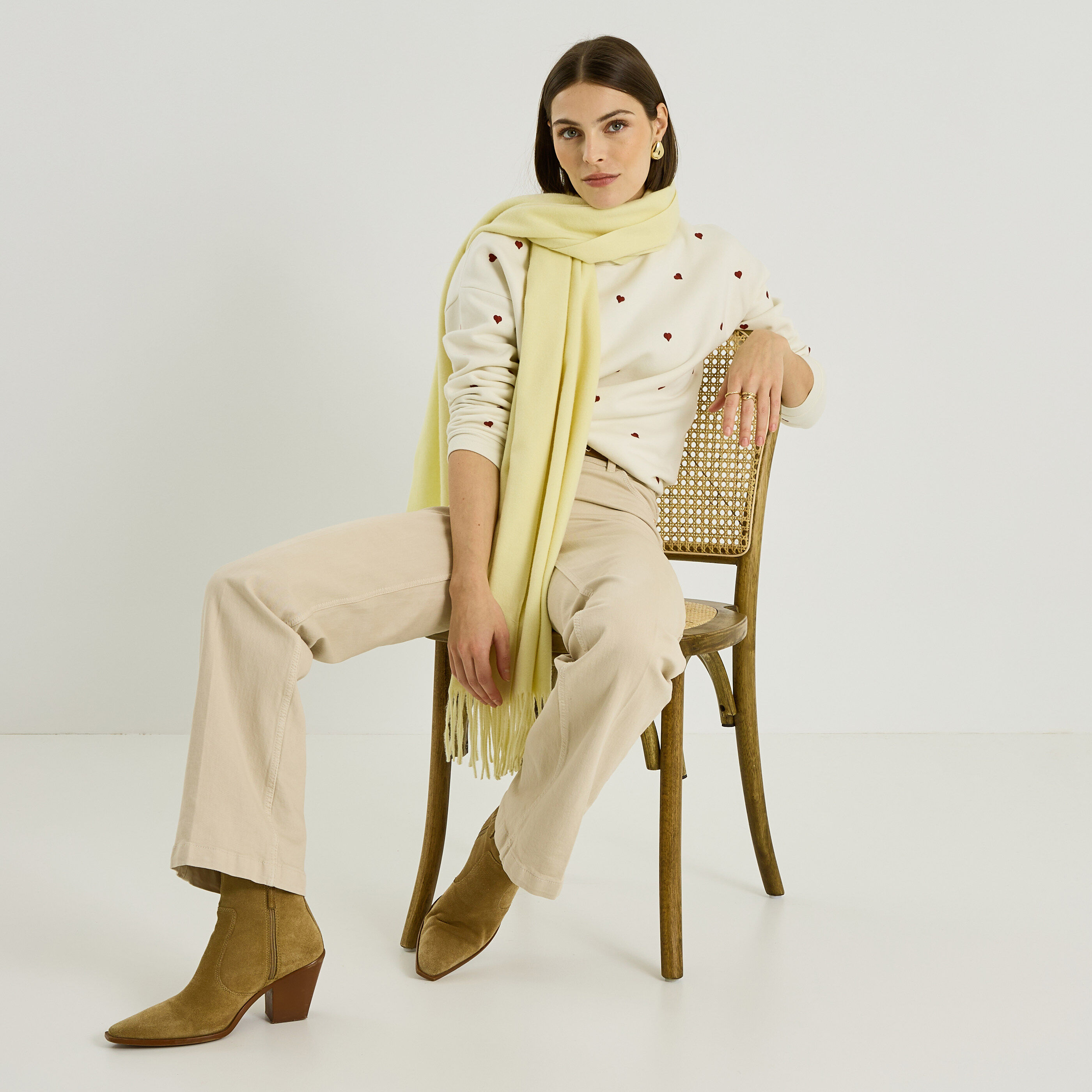 Sweat broderie c&oelig;ur femme