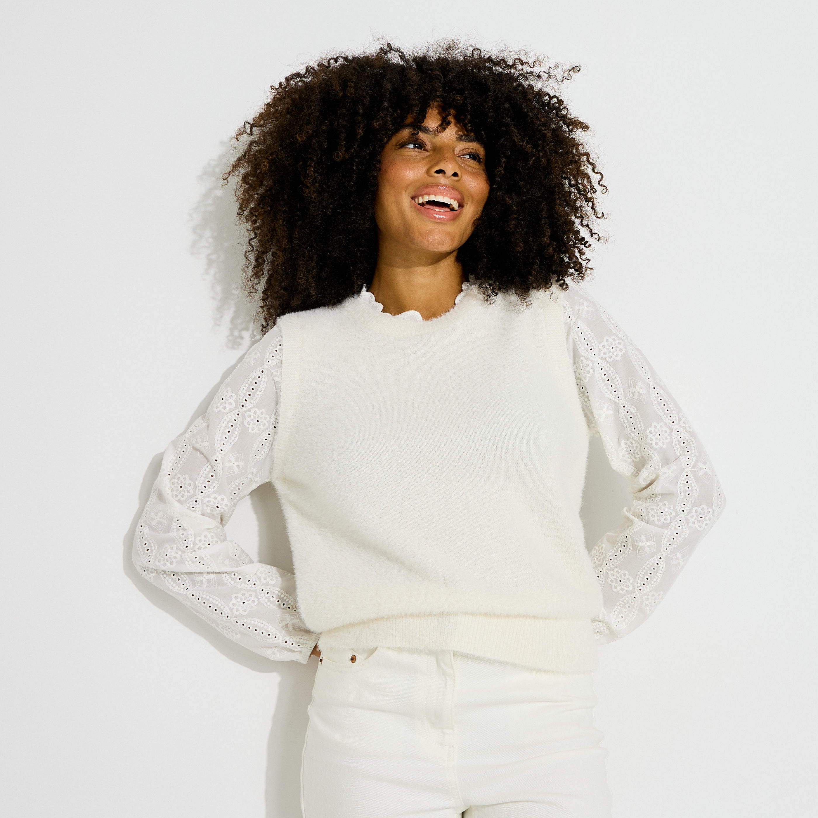Pull col montant manches ajour&eacute;es femme