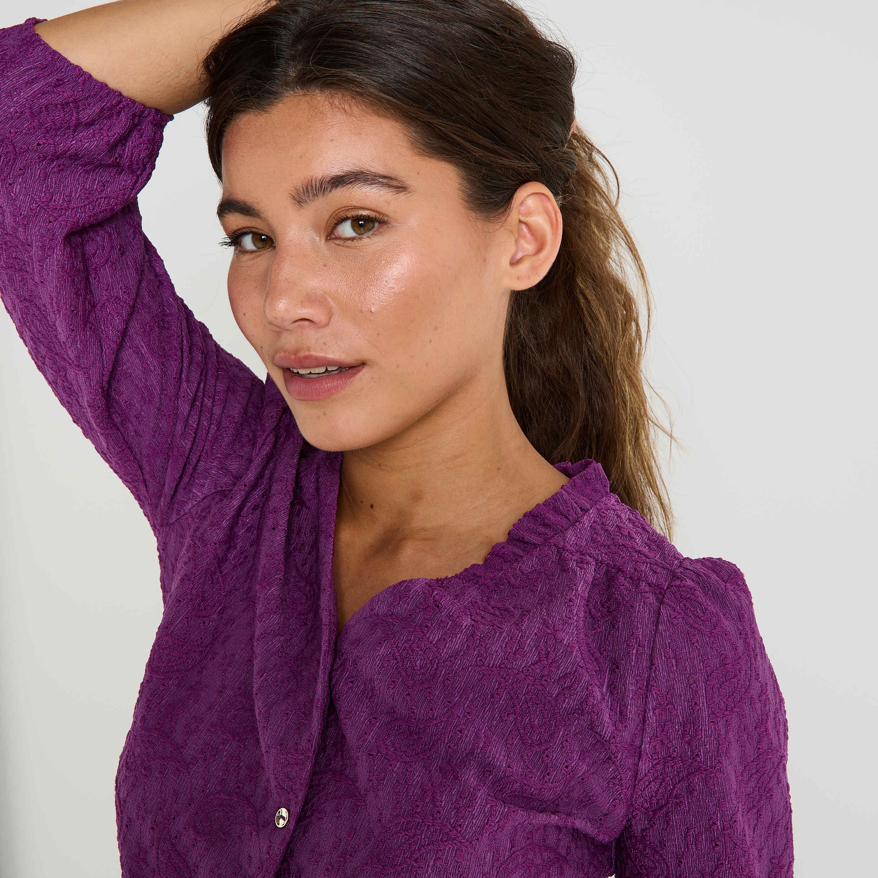 Blouse en maille ajour&eacute;e femme