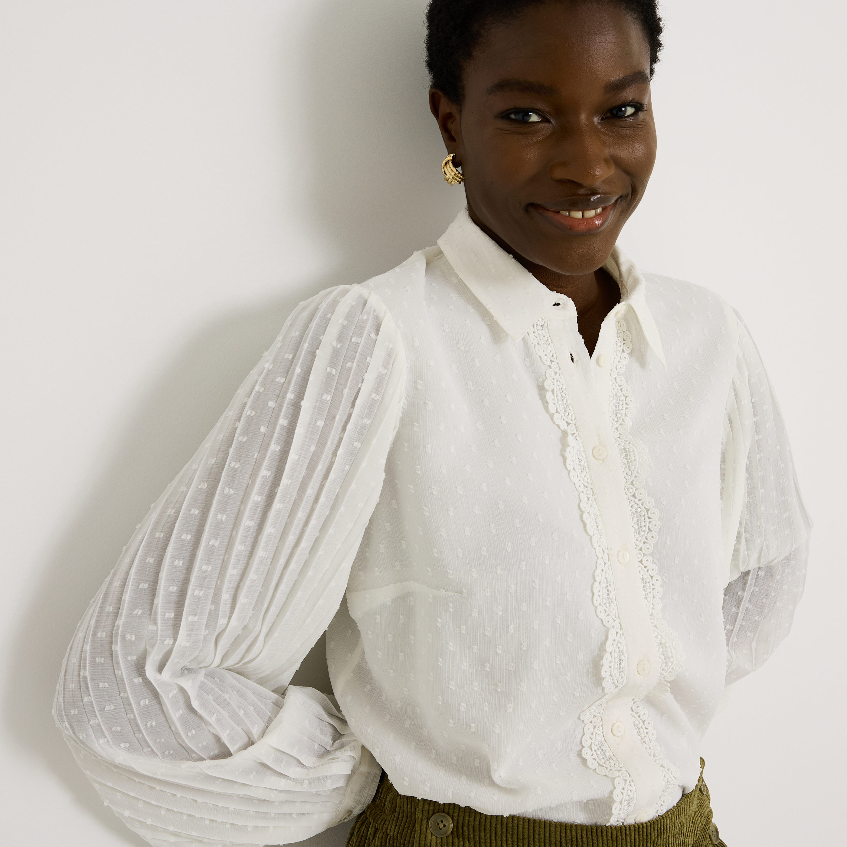 Chemise plumetis manches pliss&eacute;es femme