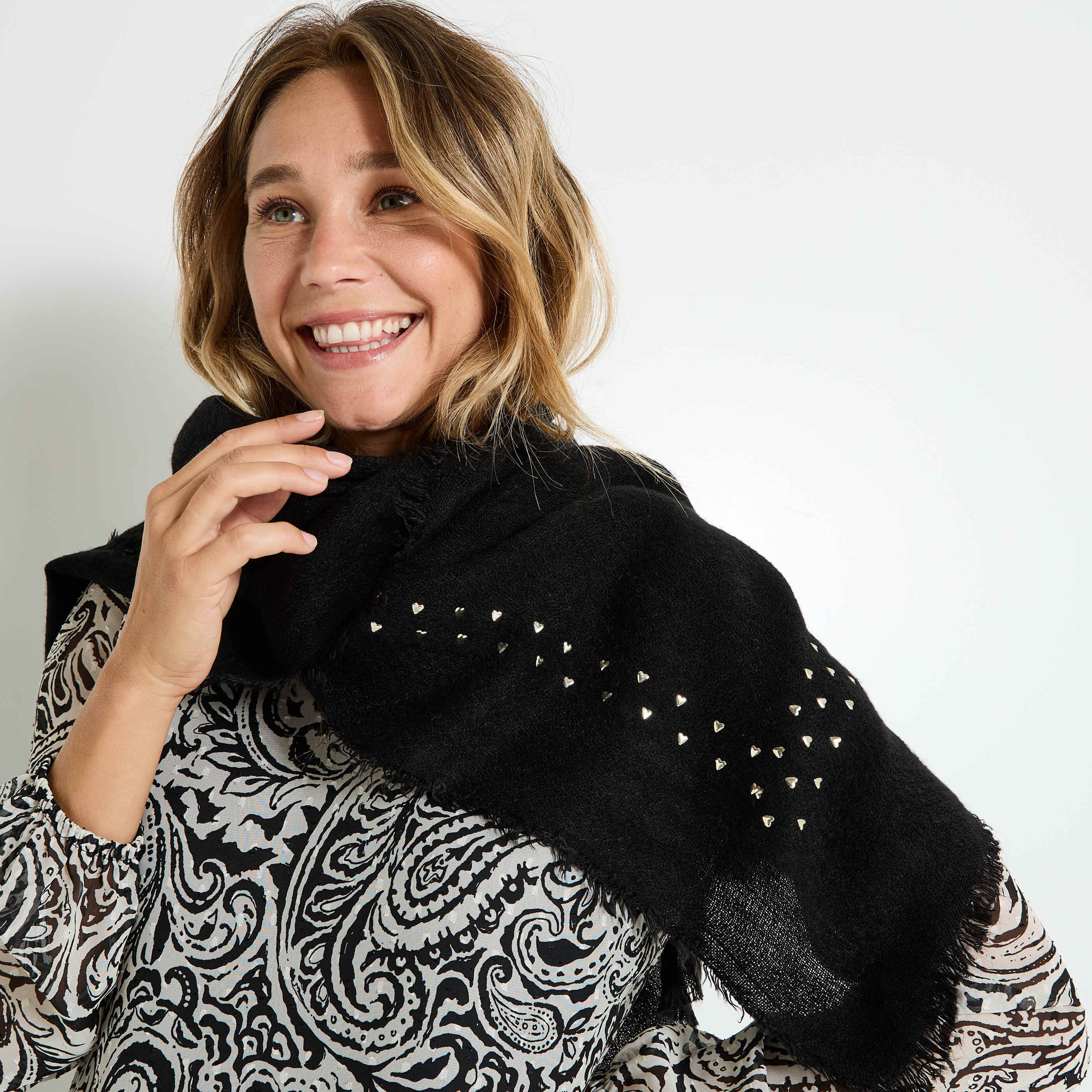 &Eacute;charpe unie petits coeurs femme