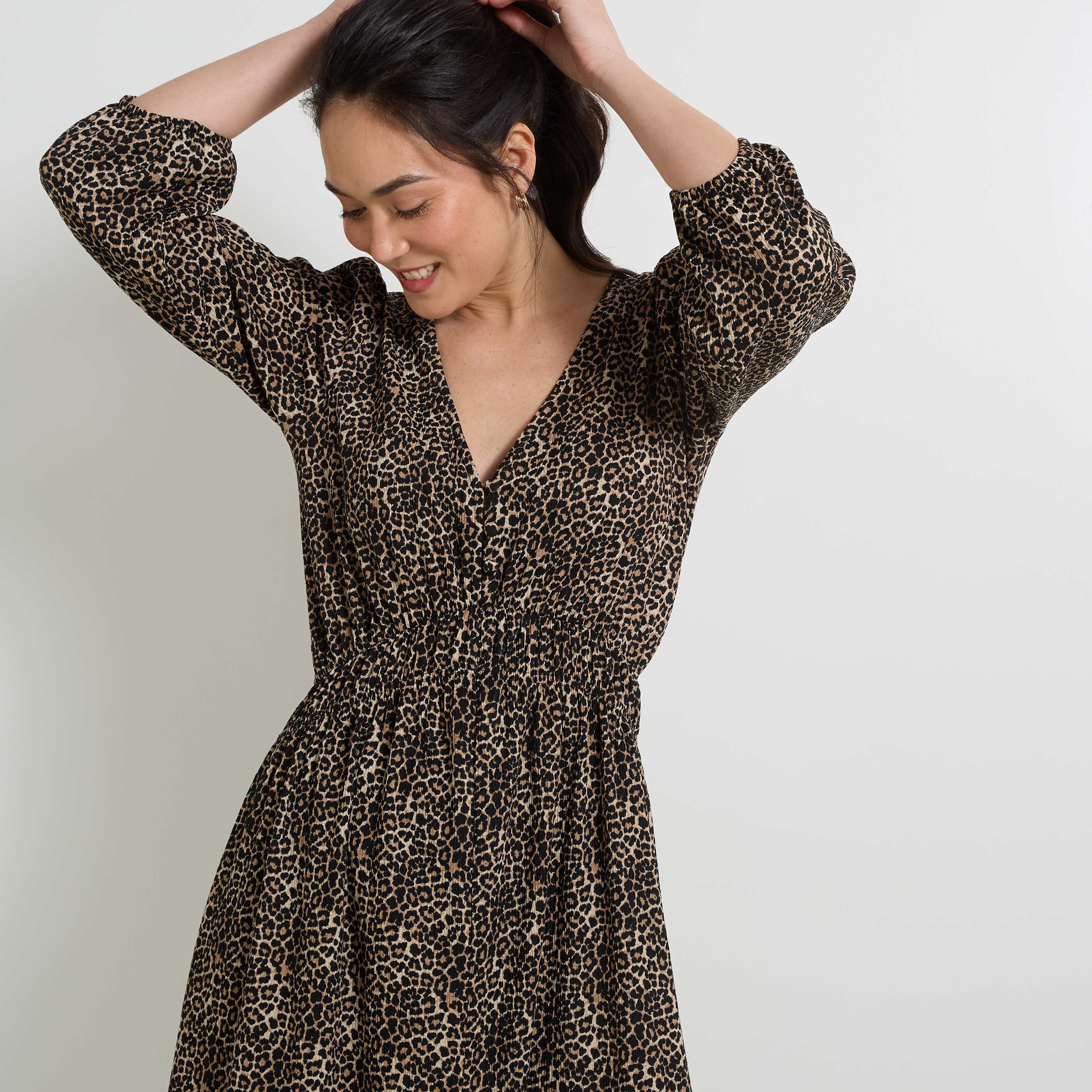 Robe longue imprim&eacute;e col V