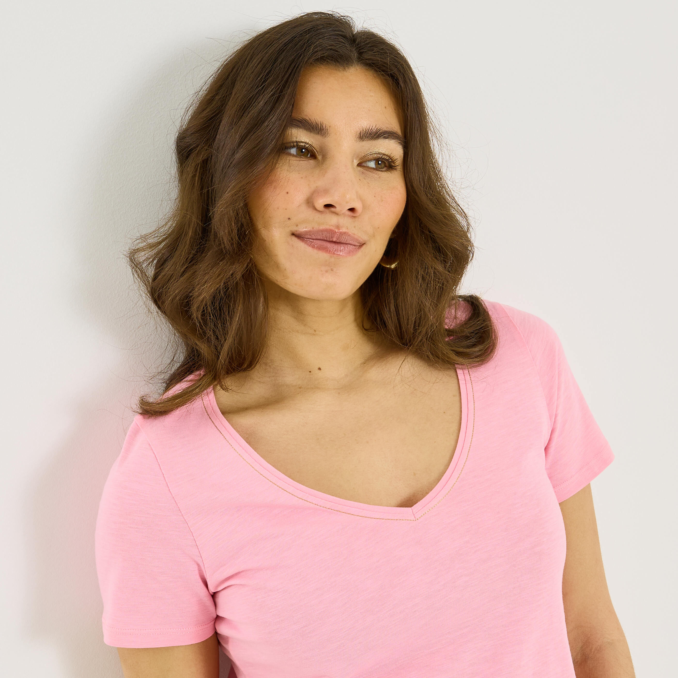 T-shirt uni &agrave; col V femme