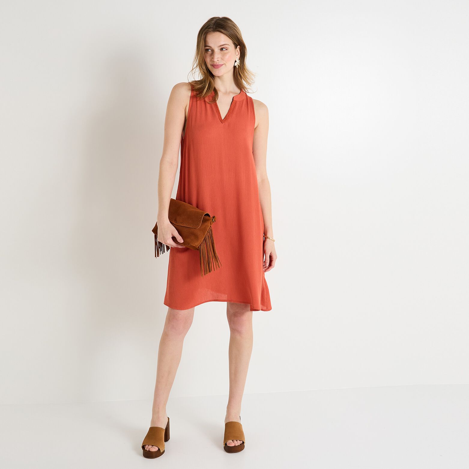 Robe courte en crépon femme