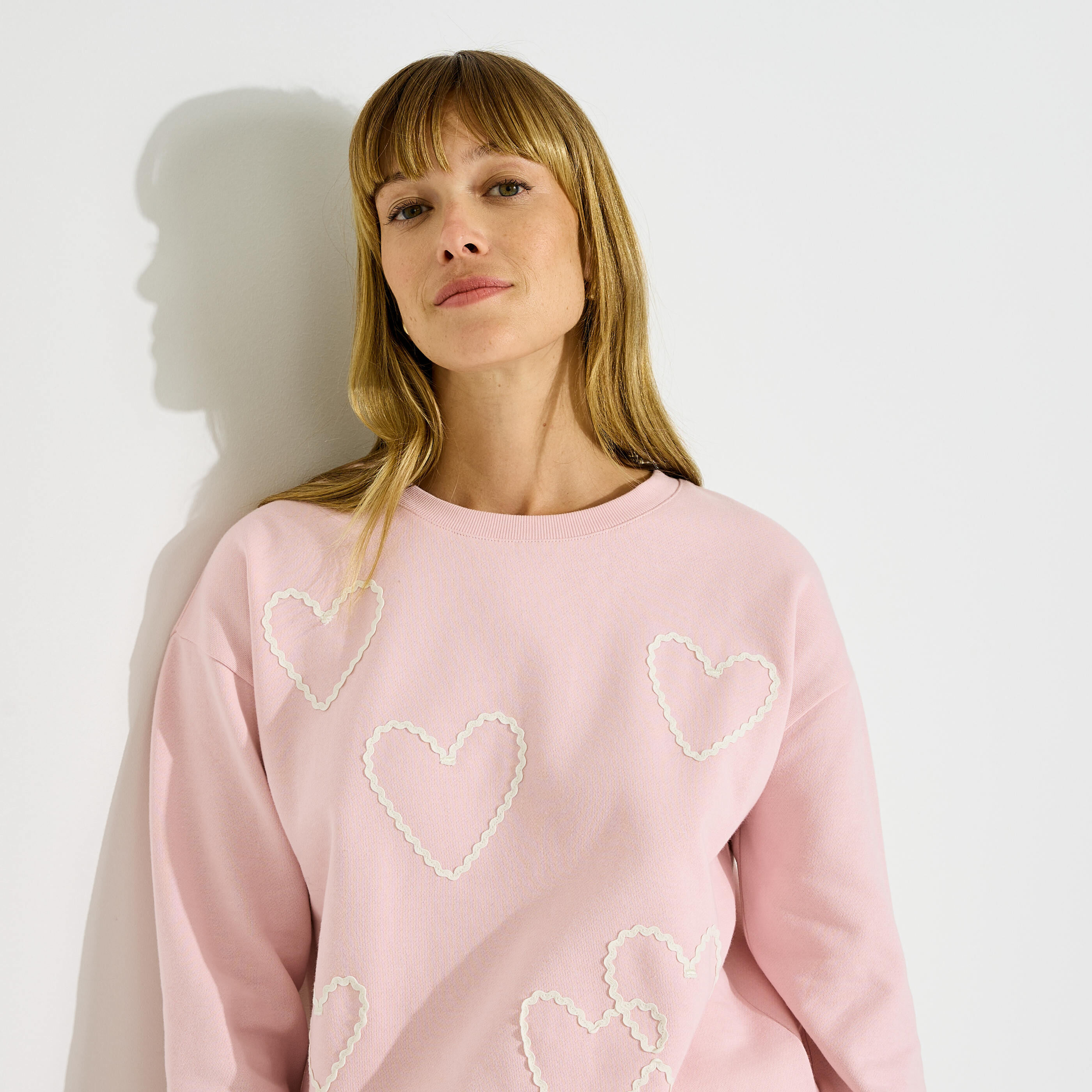 Sweat coupe droite motifs c&oelig;urs femme