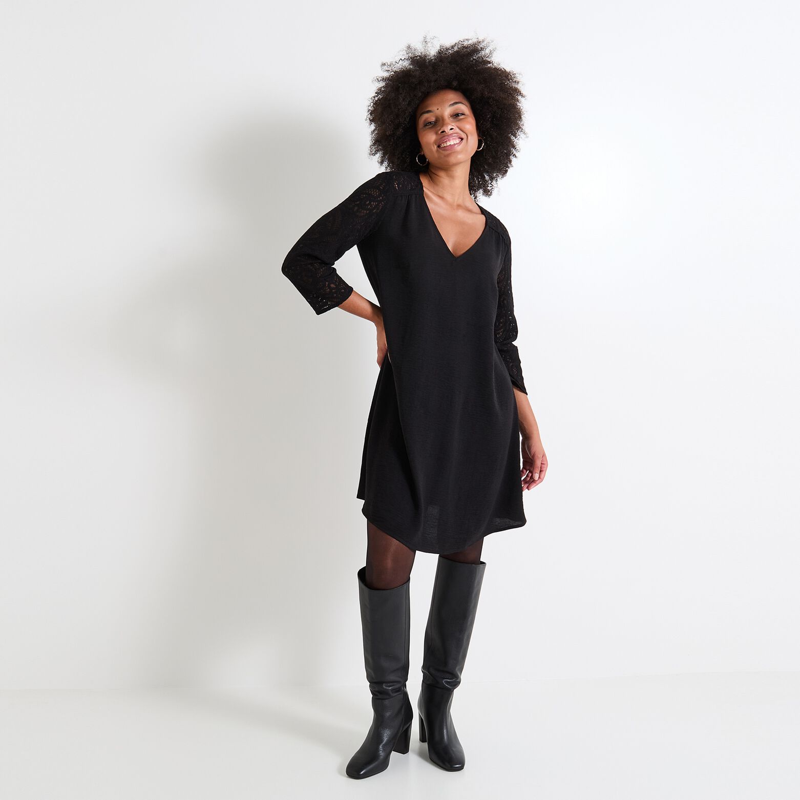 Robe Fluide Noire Taille 40 - 100% Polyester - Manches Courtes - Neuf Sans étiquettes