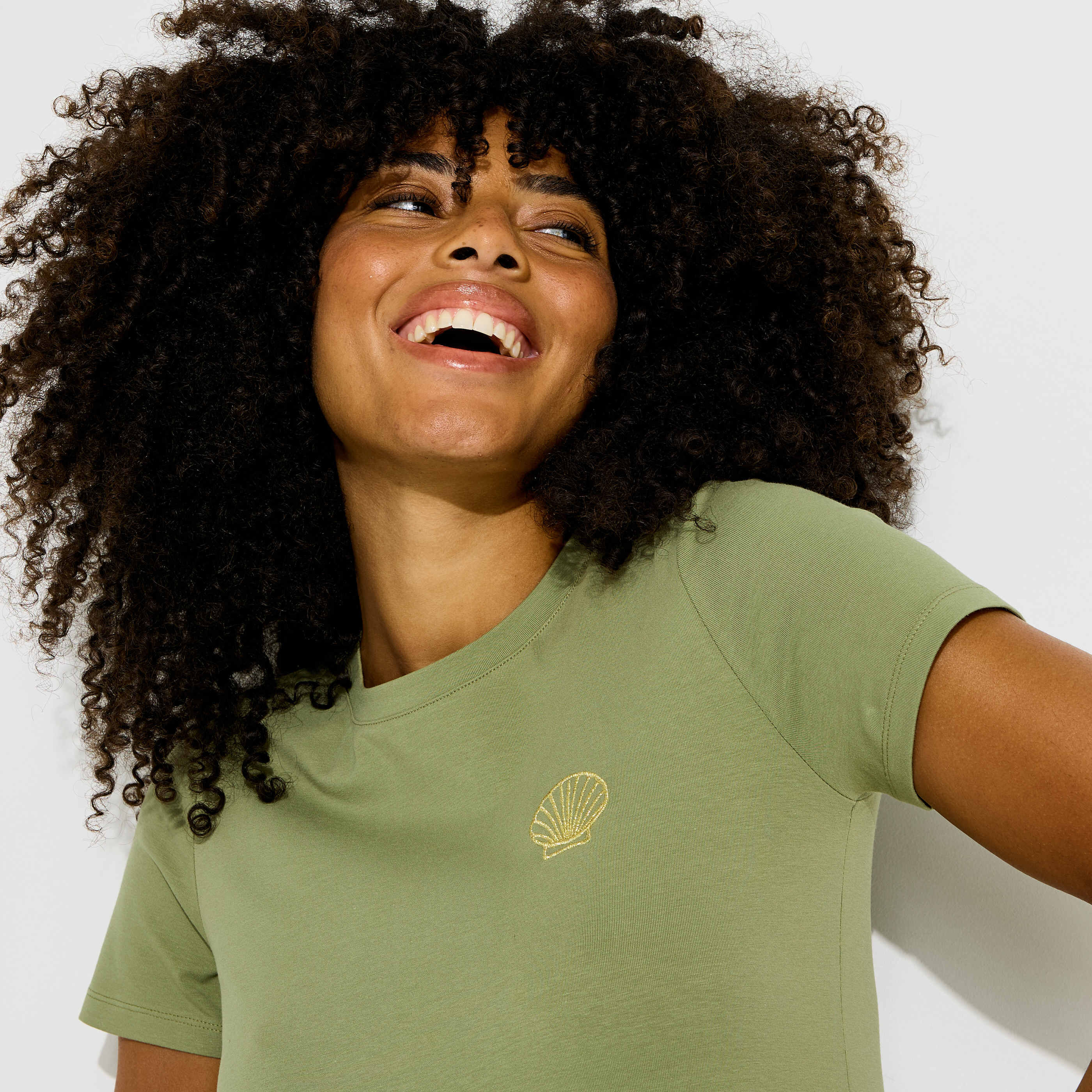 Robe t-shirt courte broderie coquillage
