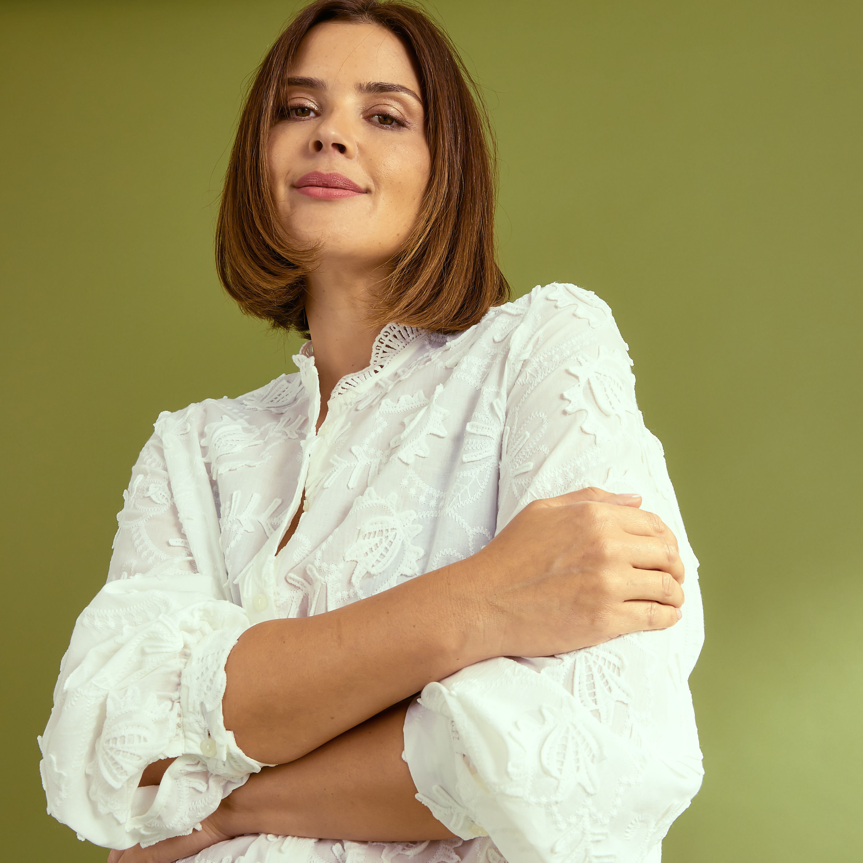 Chemise brod&eacute;e &agrave; col montant femme