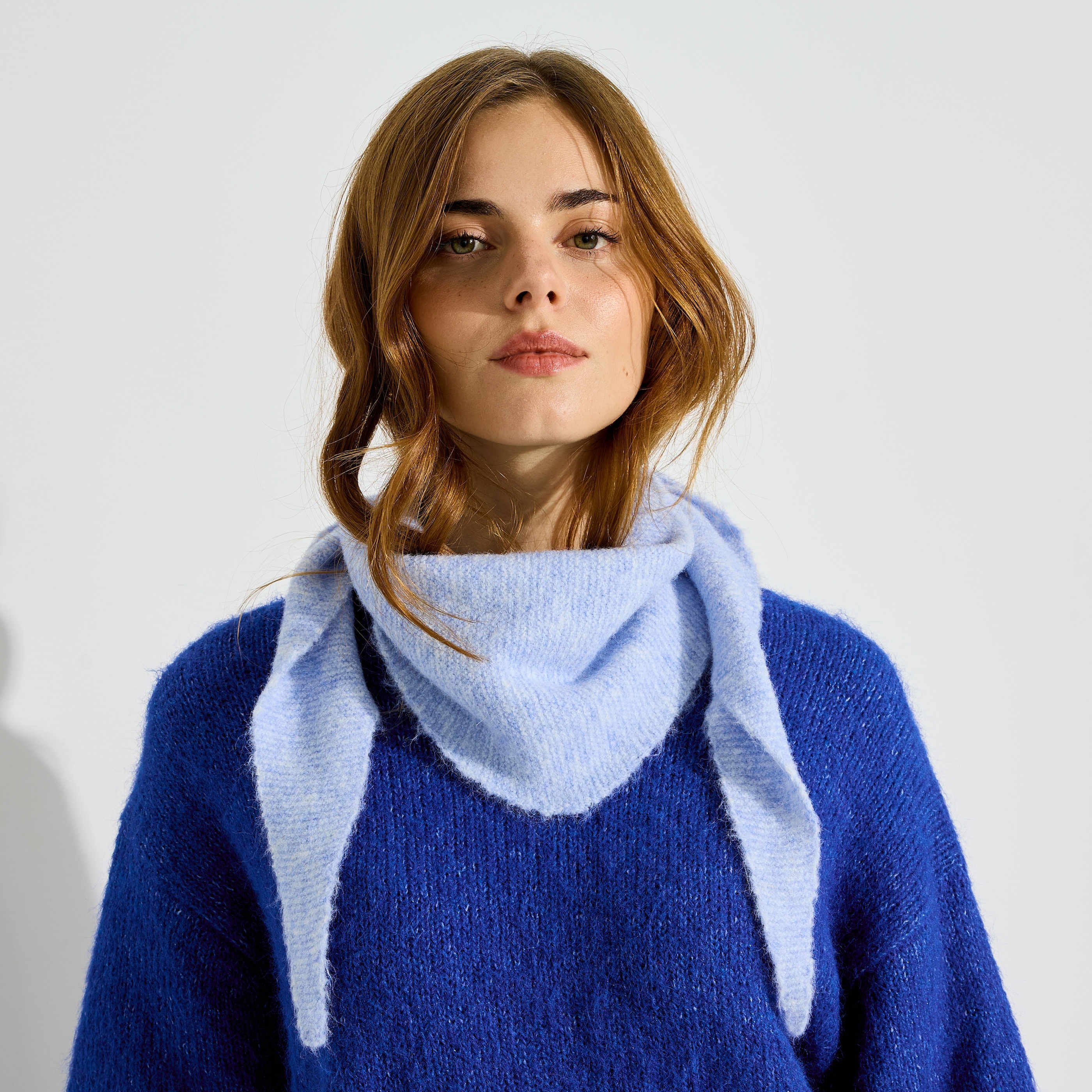Echarpe forme triangle en maille femme