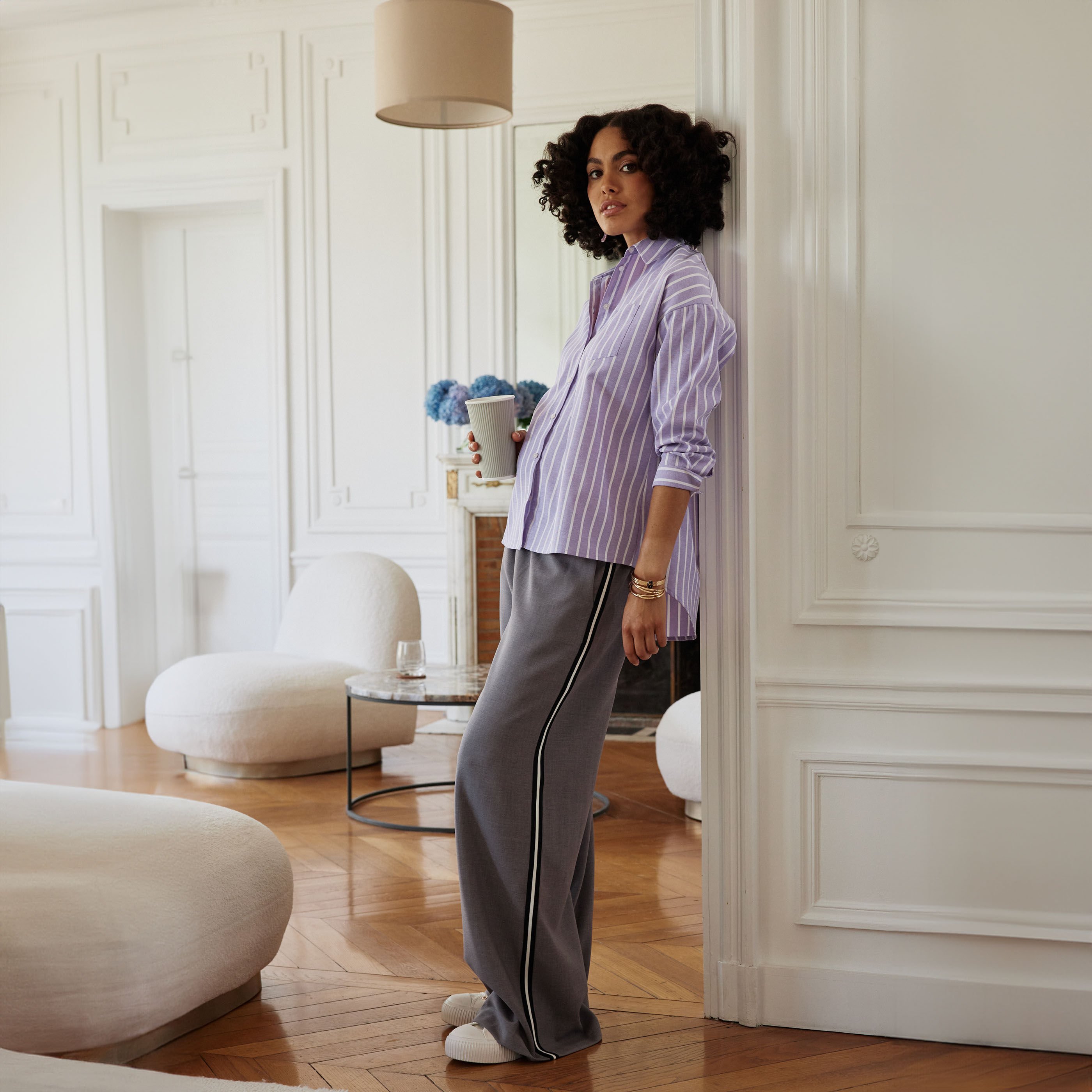 Pantalon avec bandes sur le c&ocirc;t&eacute; femme