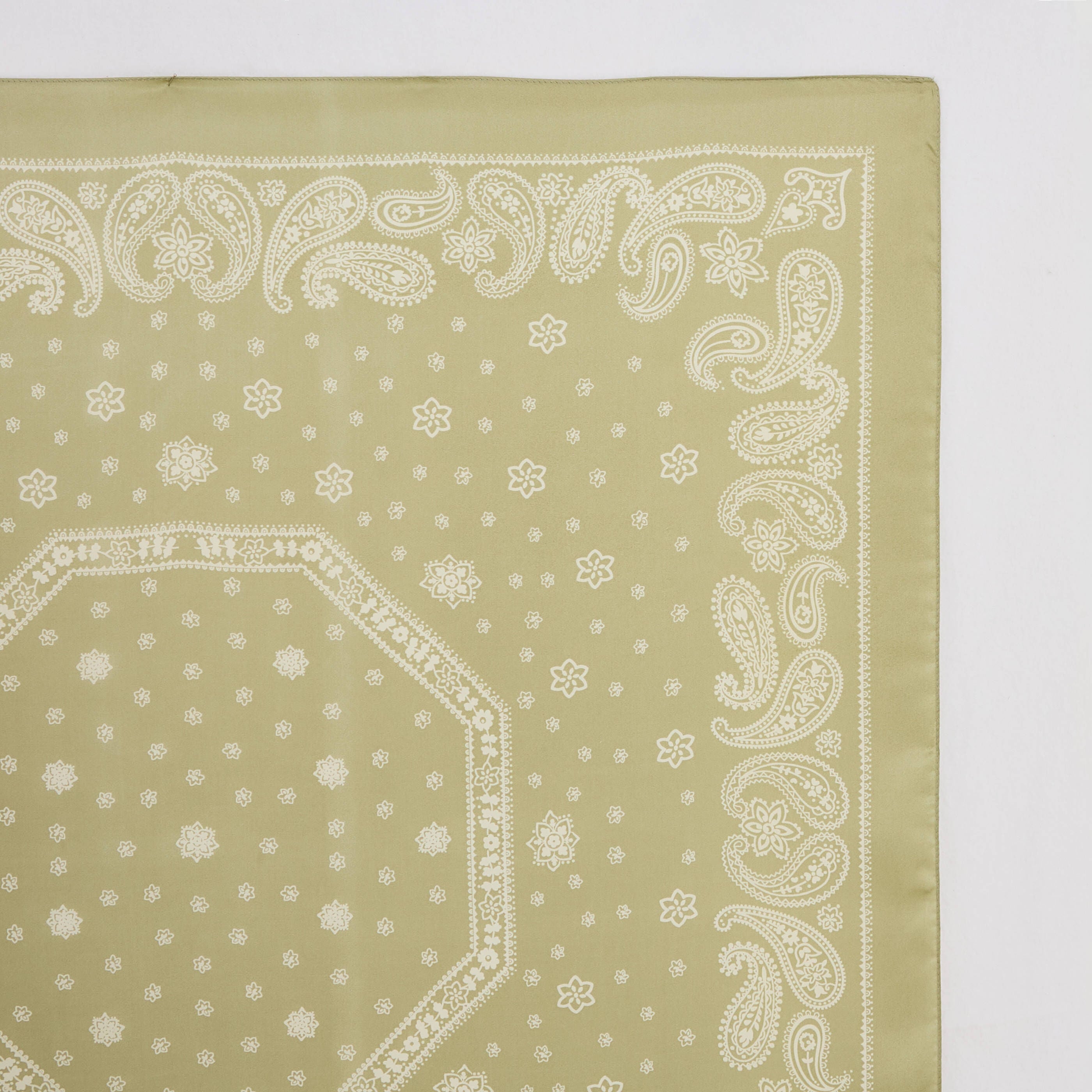 Foulard carr&eacute; motif bandana femme