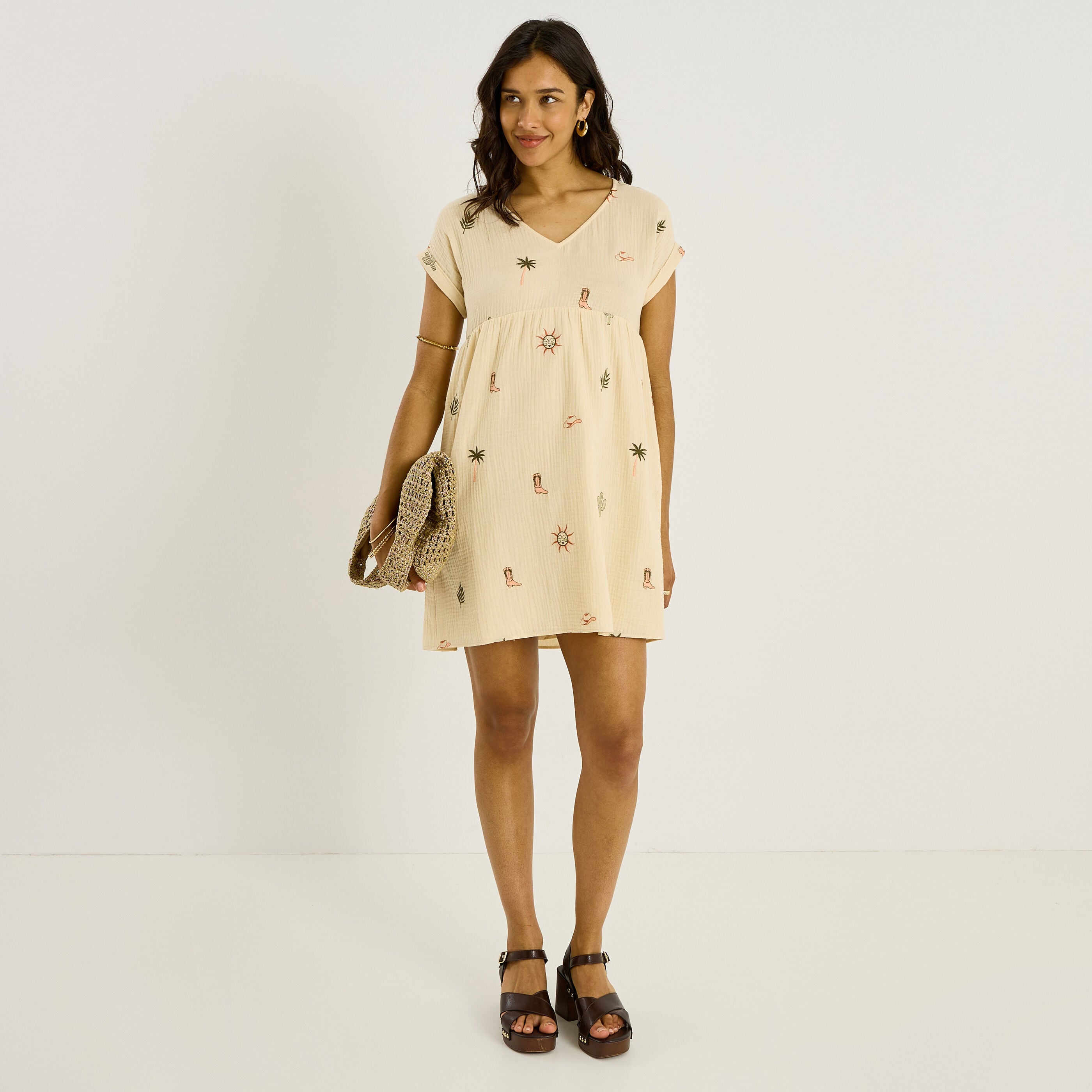 Robe courte brod&eacute;e en gaze de coton