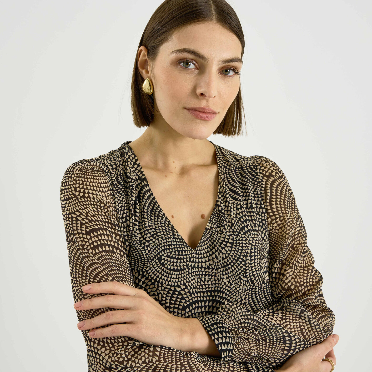 Foulard imprimé géométrique - Femme | MANGO Tunisie Foulard imprimé géométrique - Femme | MANGO Tunisie