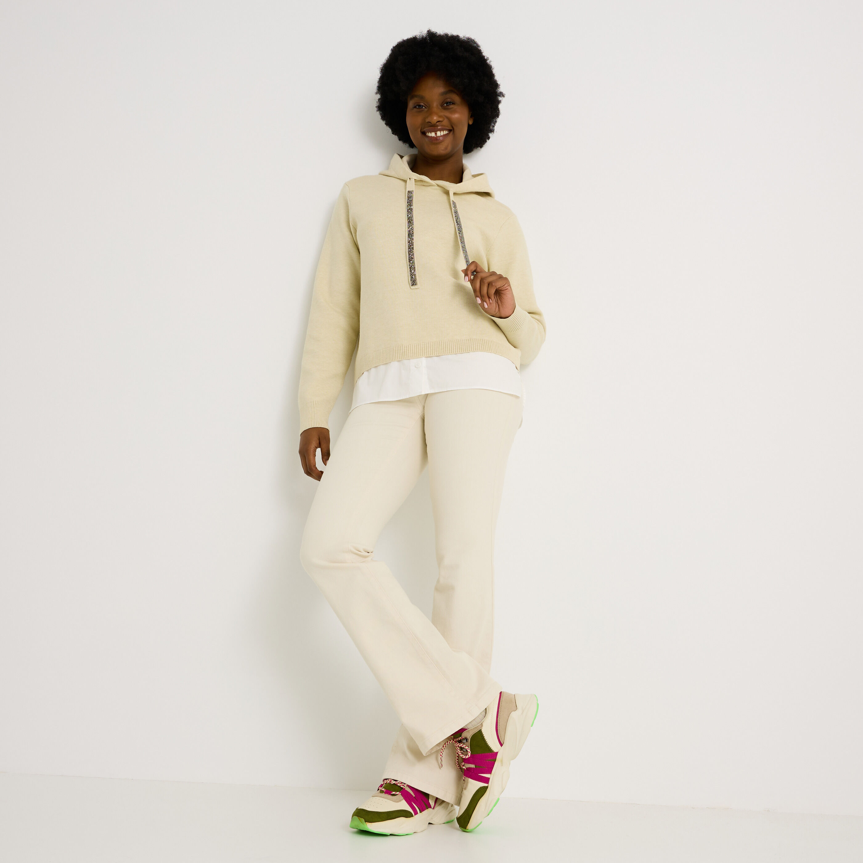 Pull bi-mati&egrave;re &agrave; capuche femme