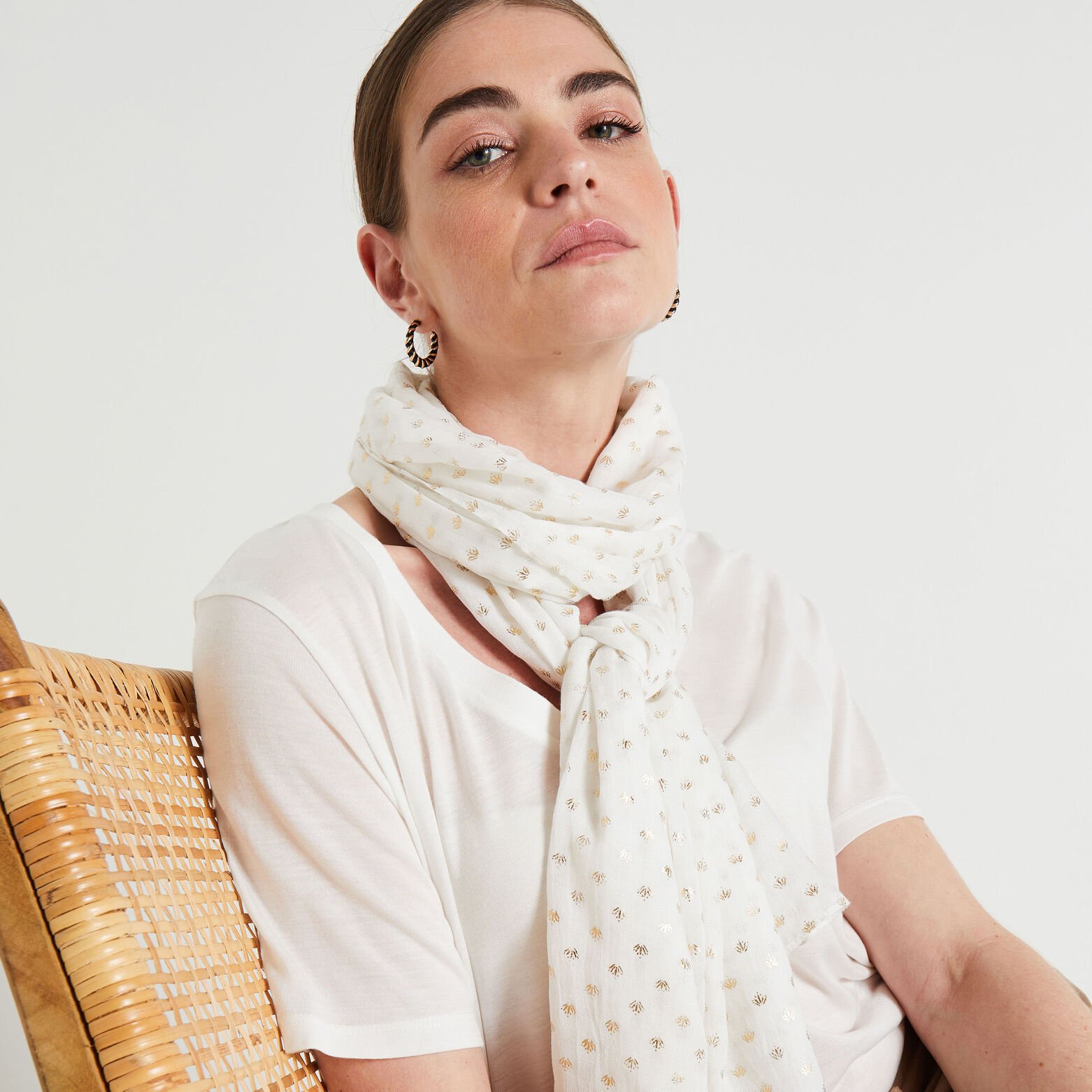 Etole motifs dorés femme