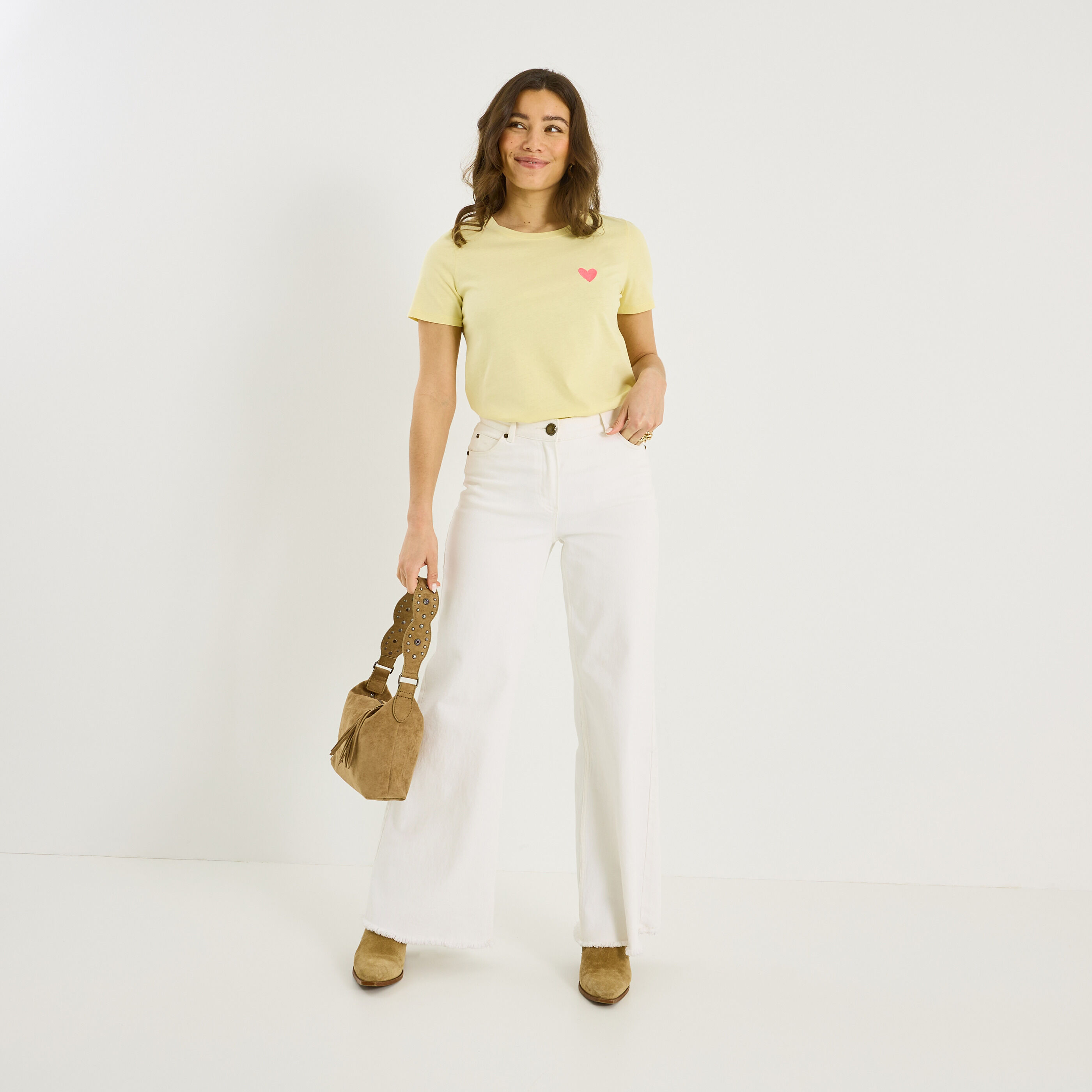 T-shirt col rond c&oelig;ur brod&eacute; femme