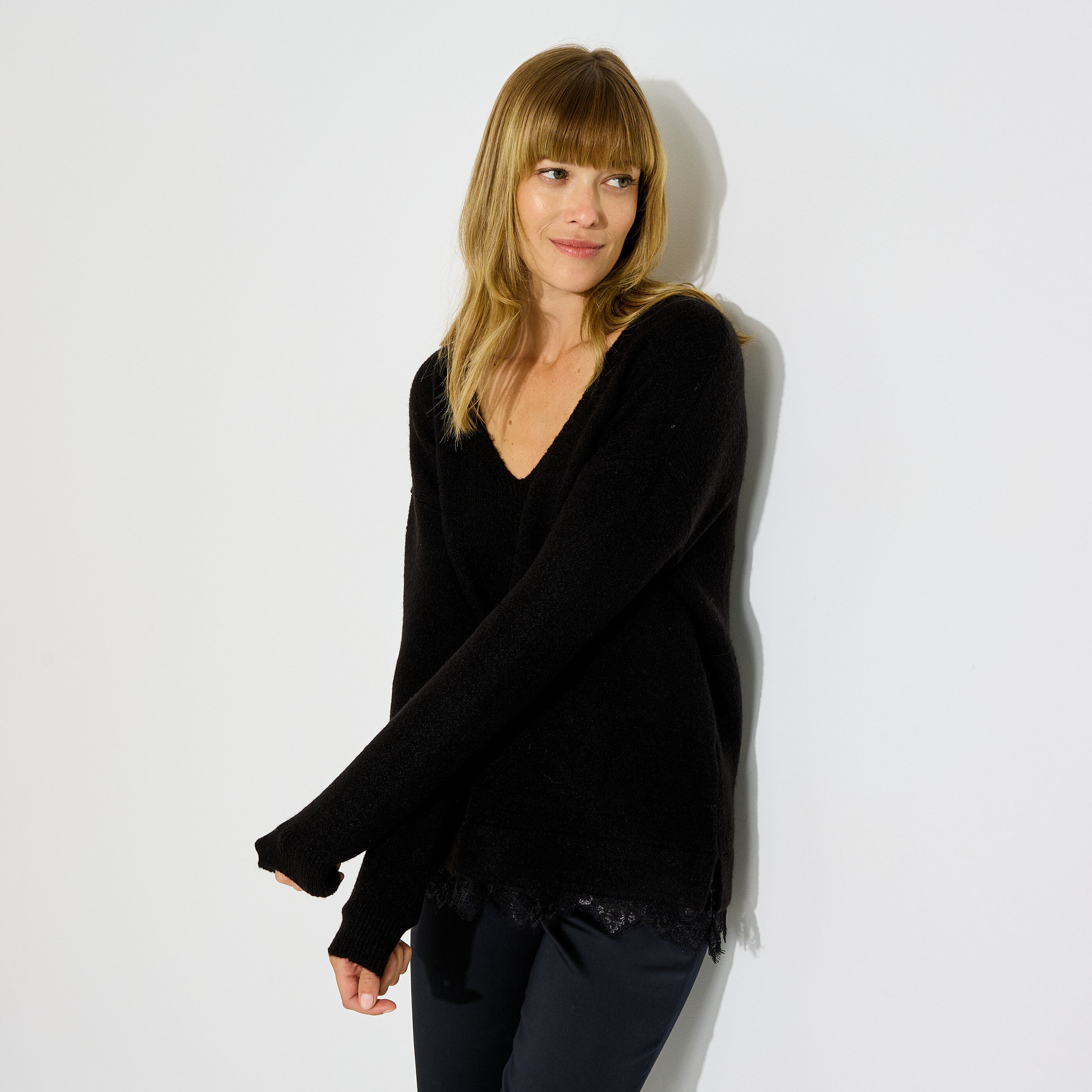  Pull finition guipure &agrave; la base femme