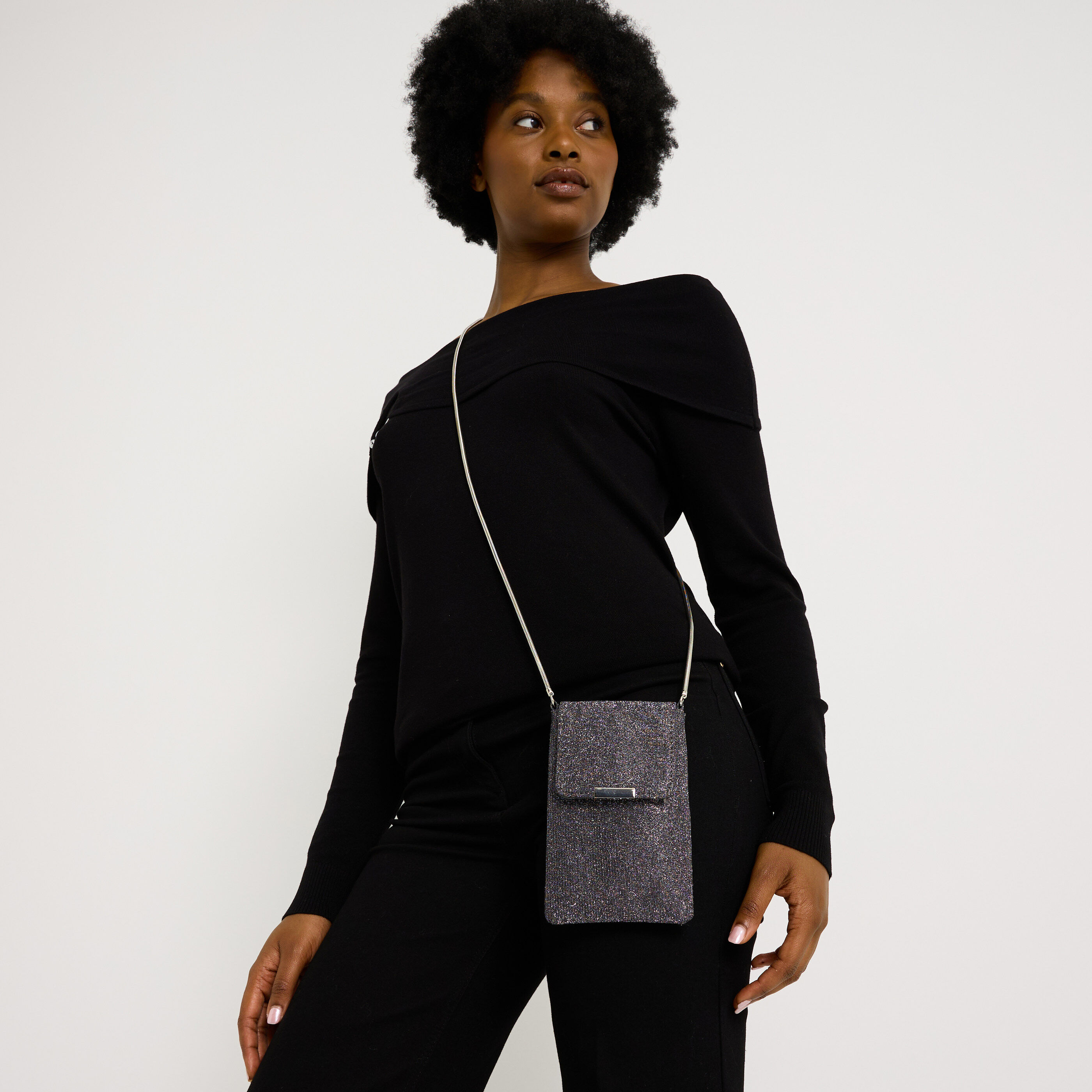 Pochette t&eacute;l&eacute;phone brillante femme