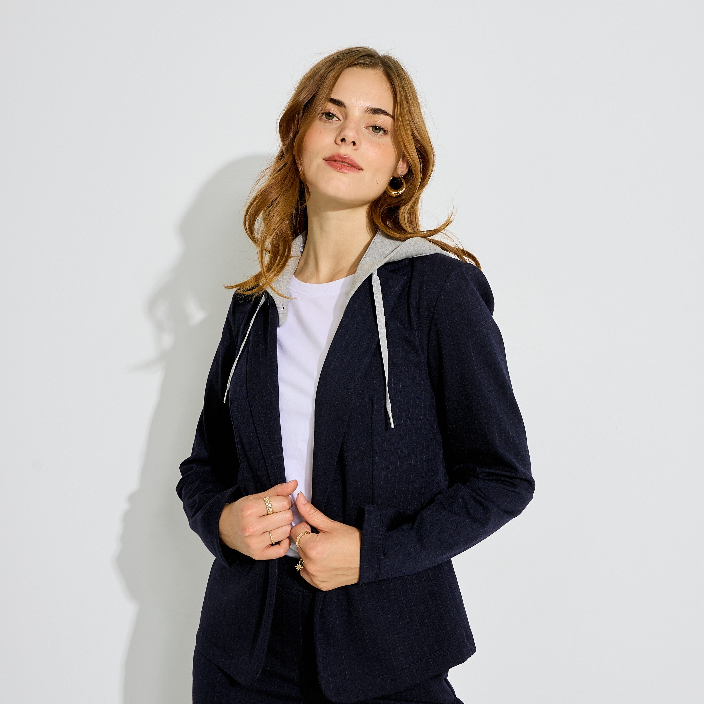 Veste blazer maille ray&eacute; &agrave; capuche femme