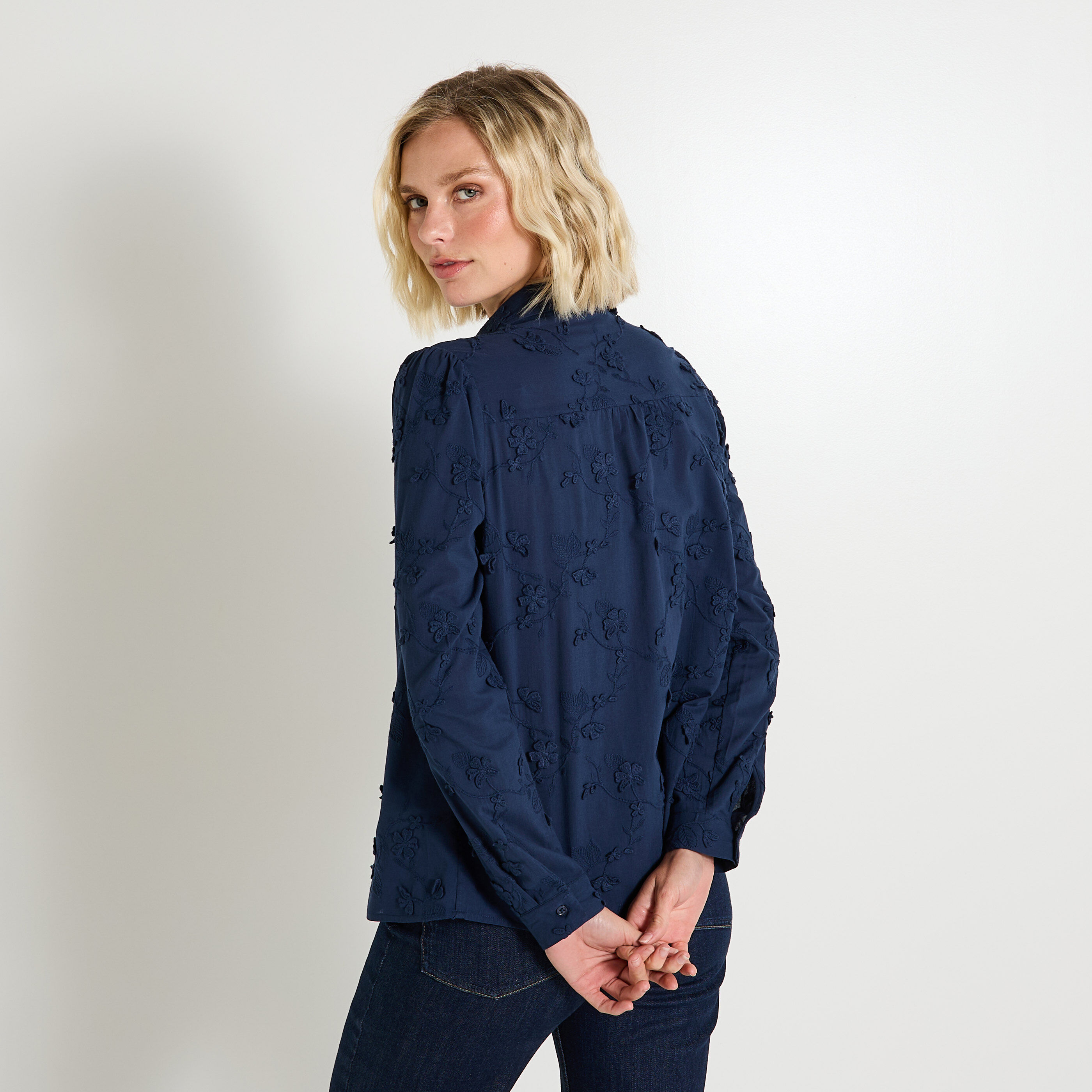 Chemise broderies florales femme