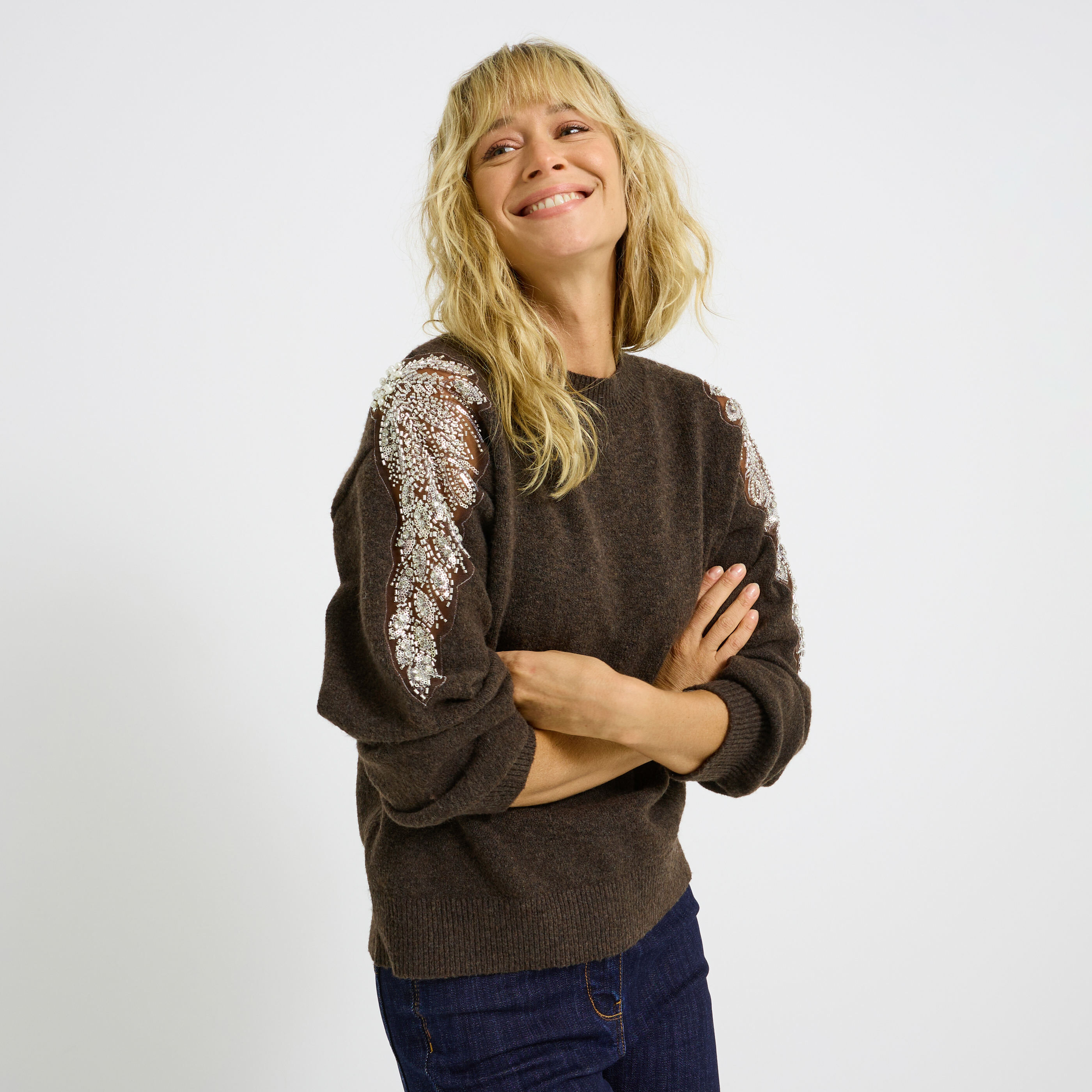 Pull &eacute;paule ajour&eacute;e perles femme