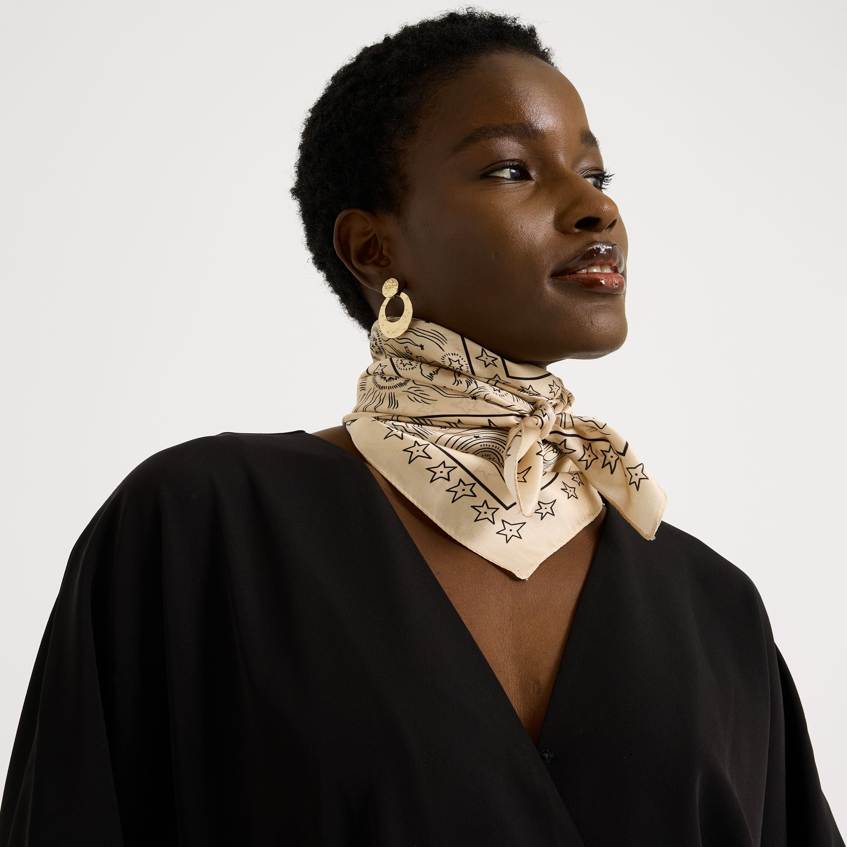 Foulard carr&eacute; en soie femme