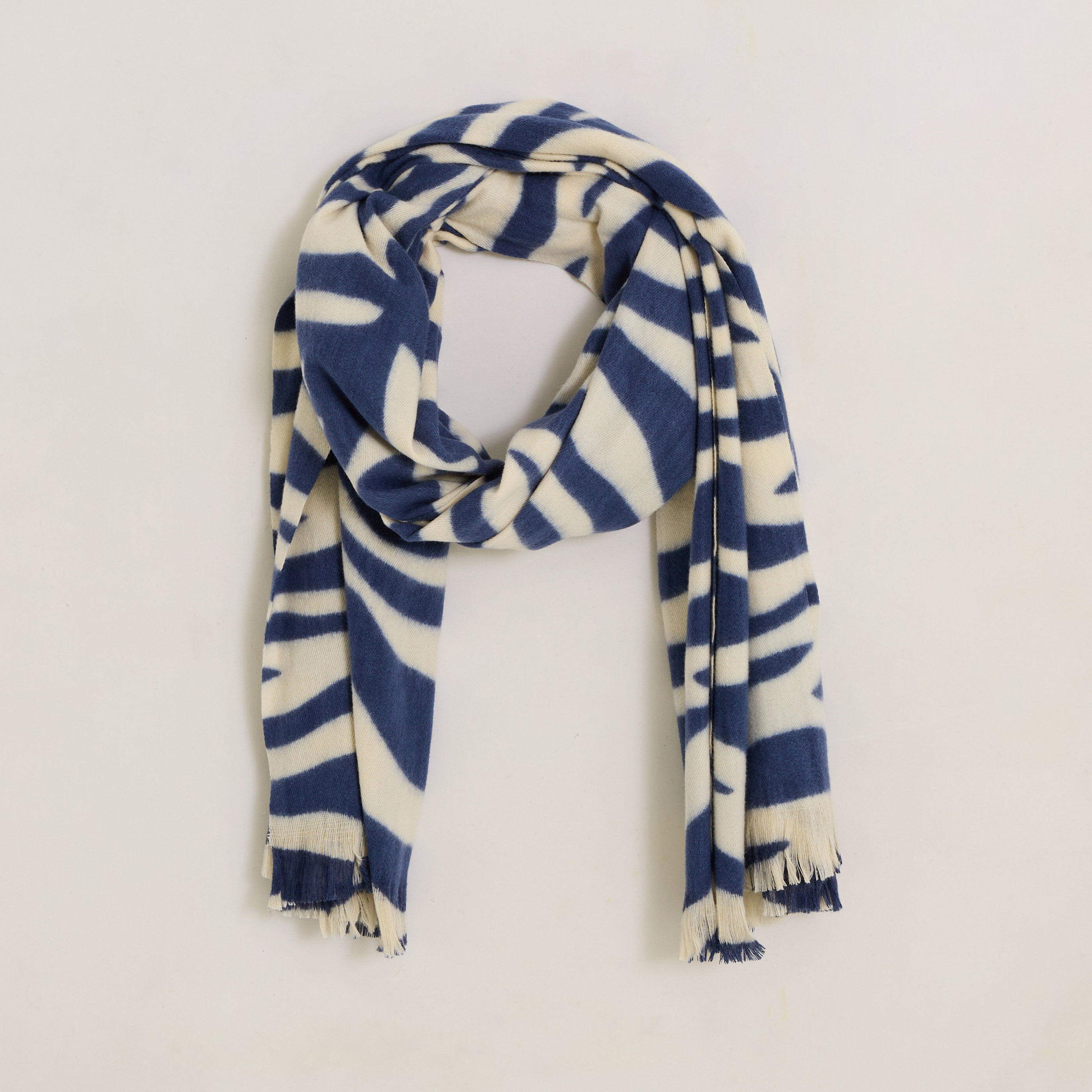 Echarpe douce motif z&eacute;br&eacute; femme