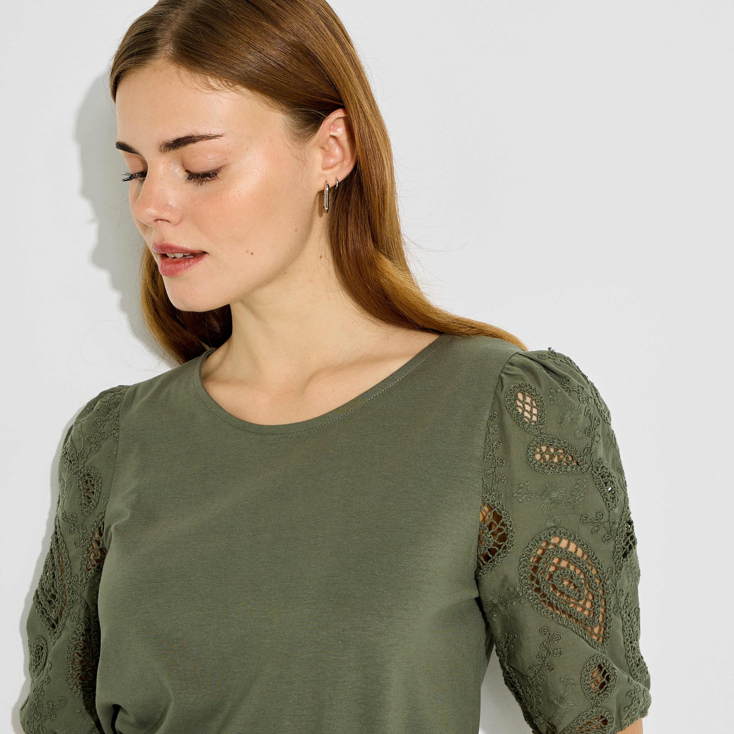 T-shirt manches broderie anglaise femme