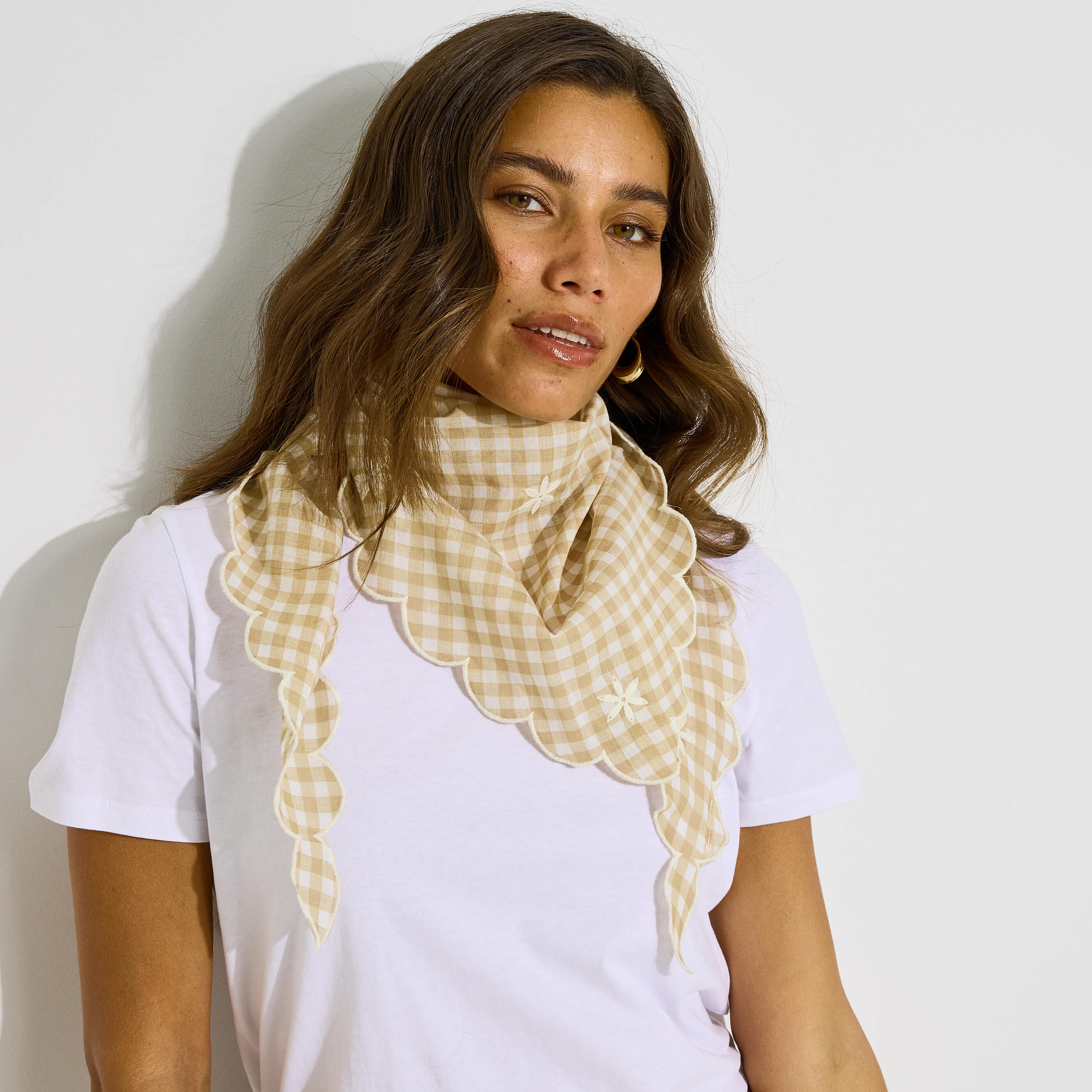 Foulard triangle motif vichy brod&eacute; femme