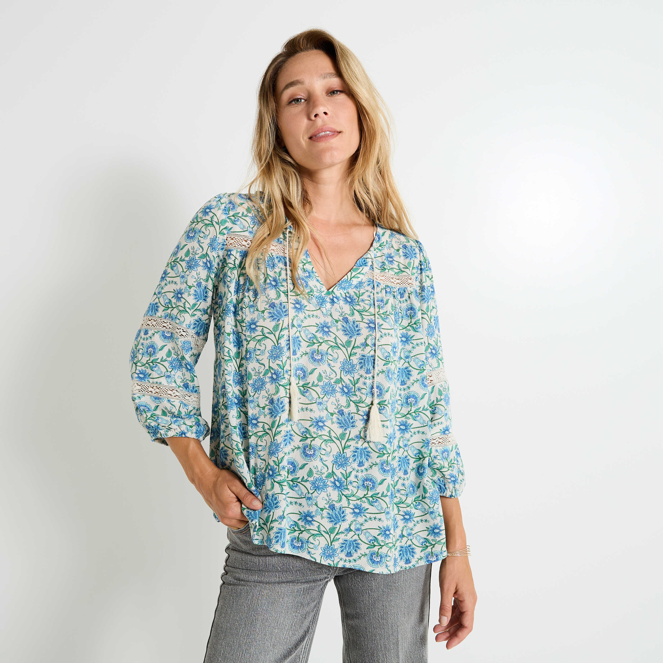 Blouse col V imprim&eacute;e femme