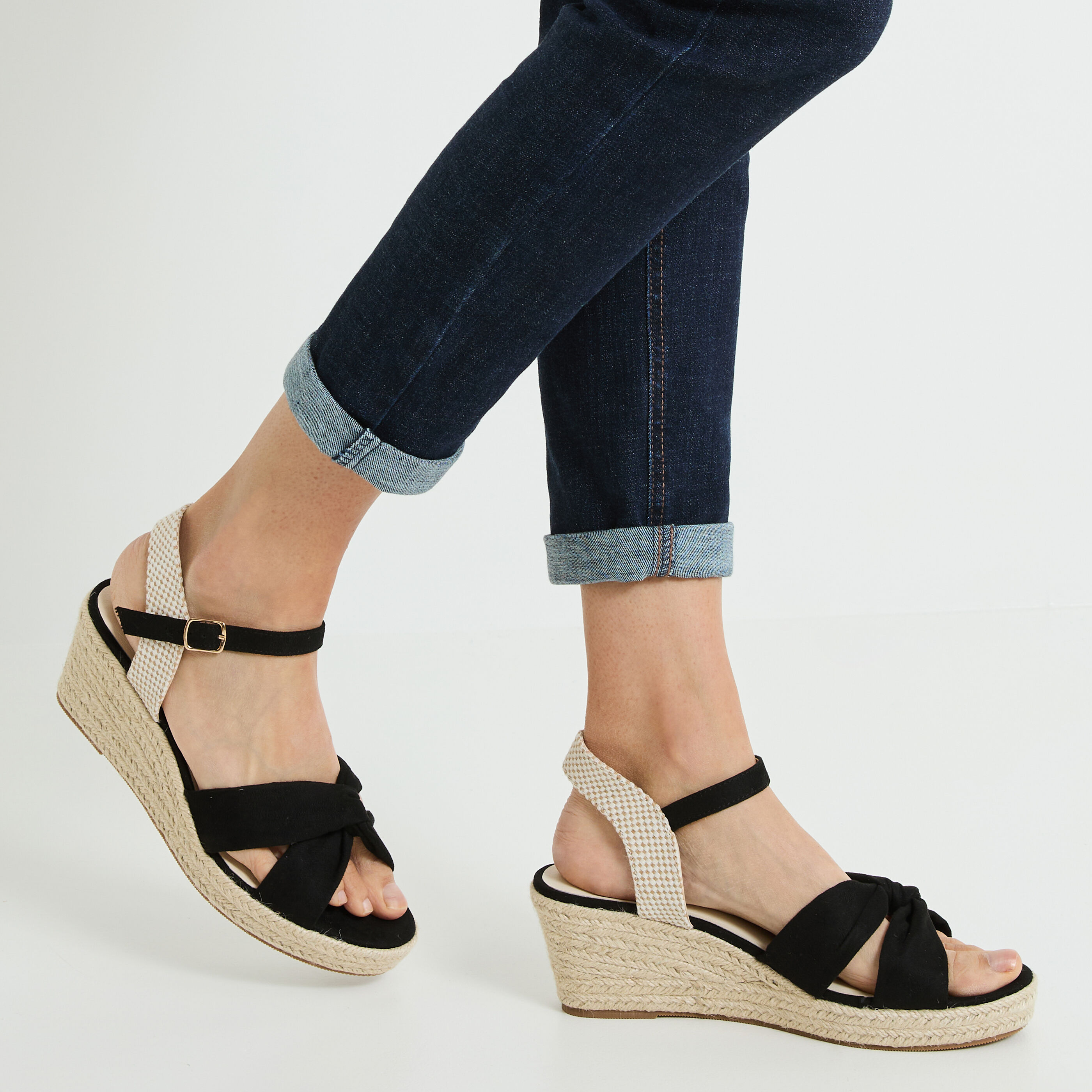 Sandales compens&eacute;es femme