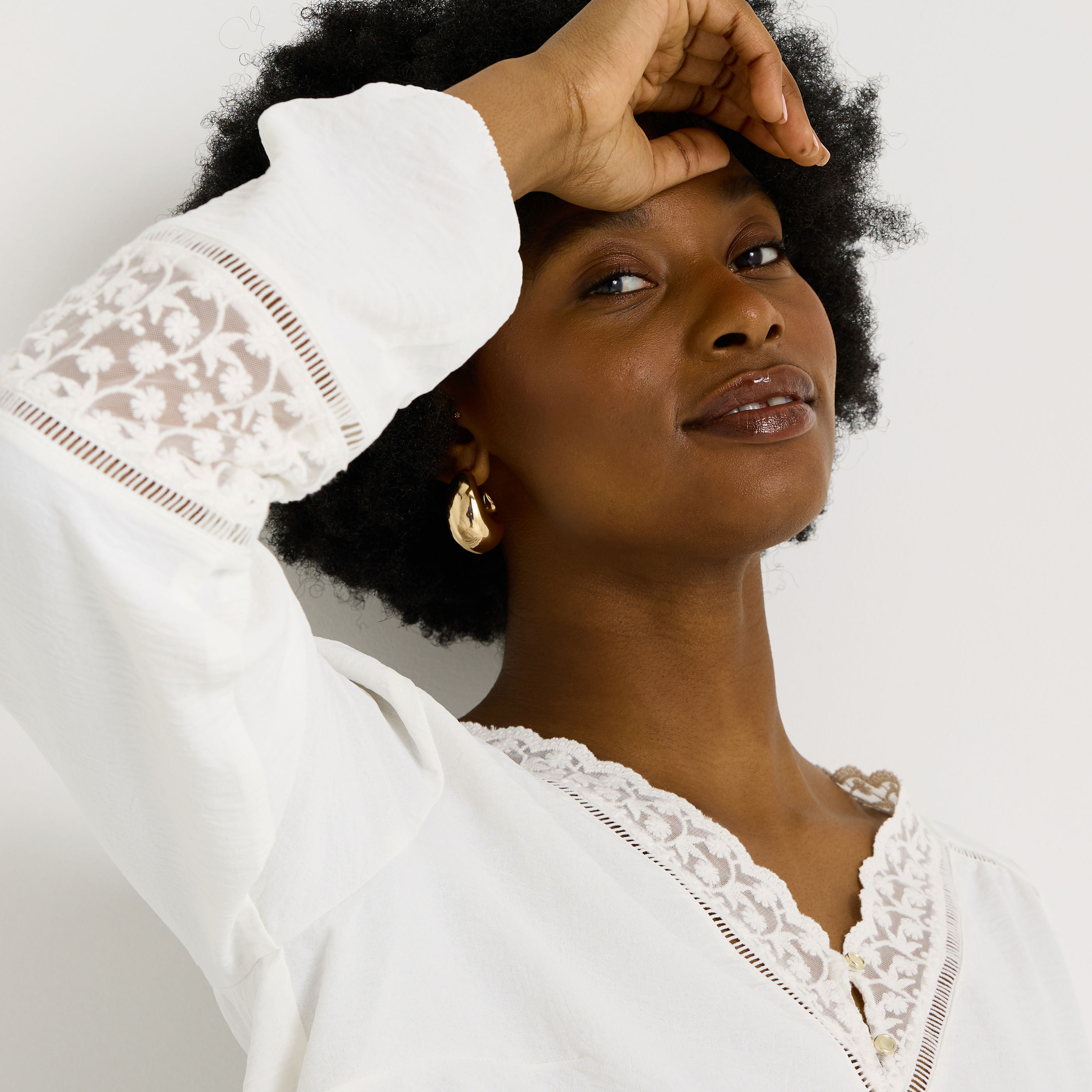 Blouse unie d&eacute;tails ajour&eacute;s femme