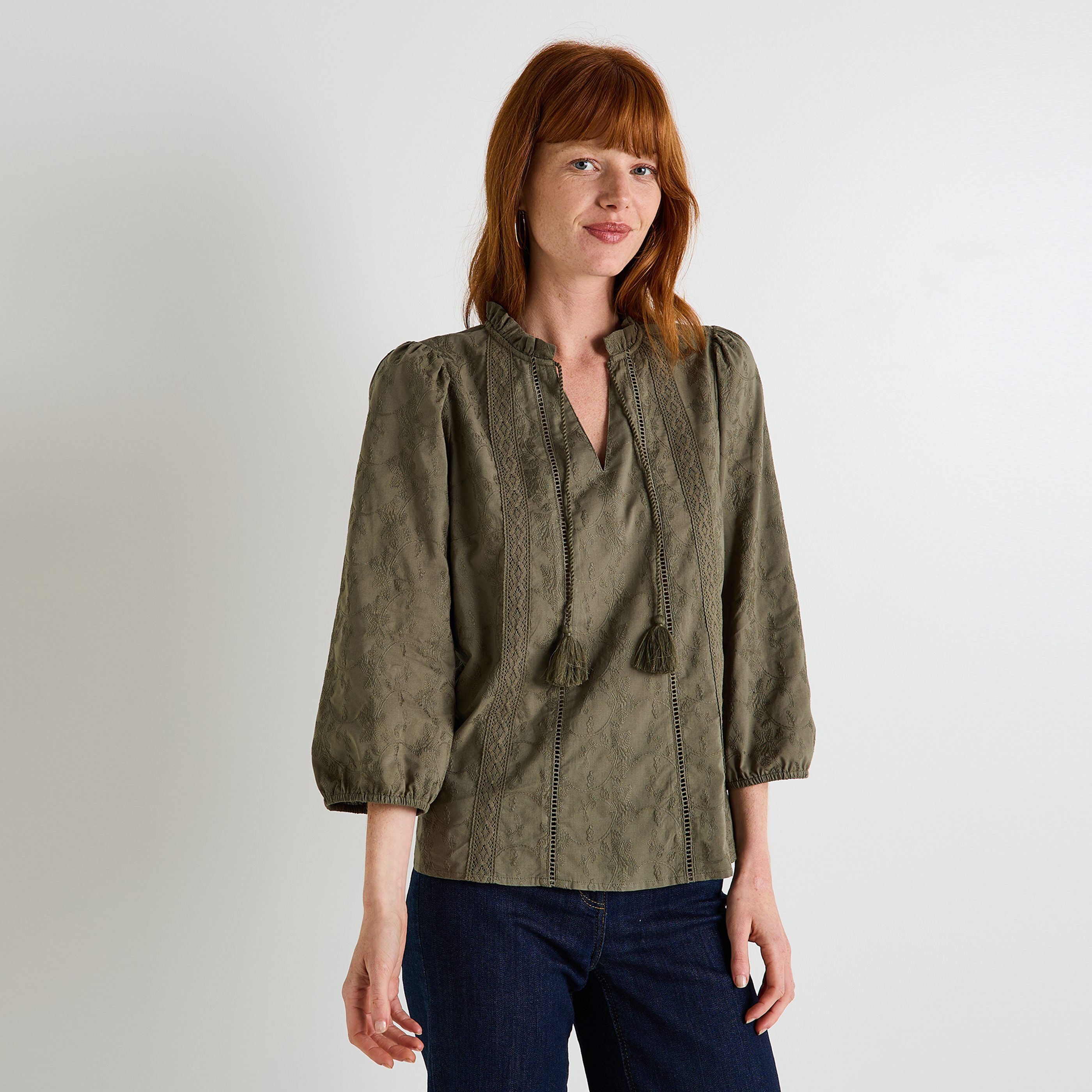 Blouse brod&eacute;e femme
