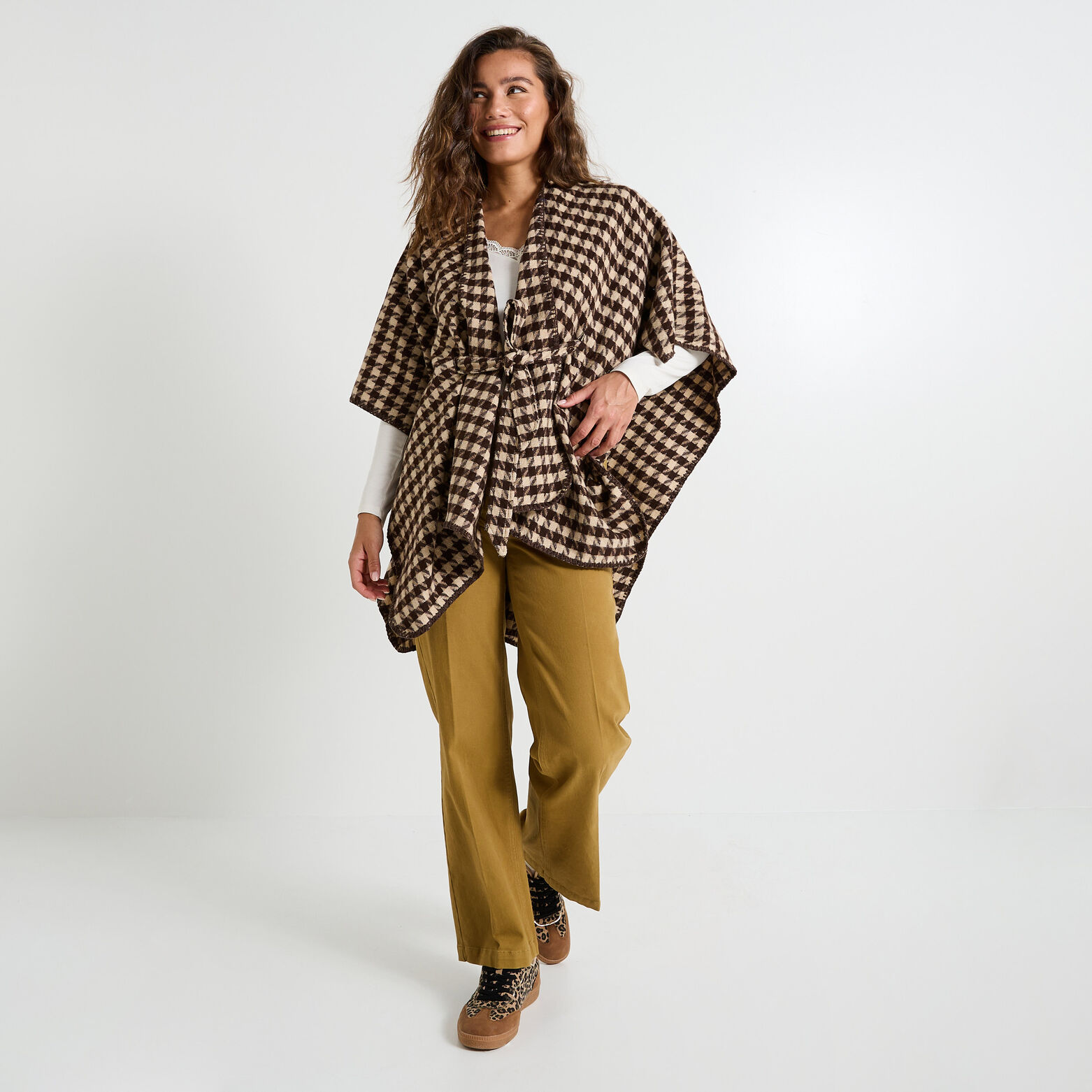 Poncho ceinturé ouvert à l'avant femme