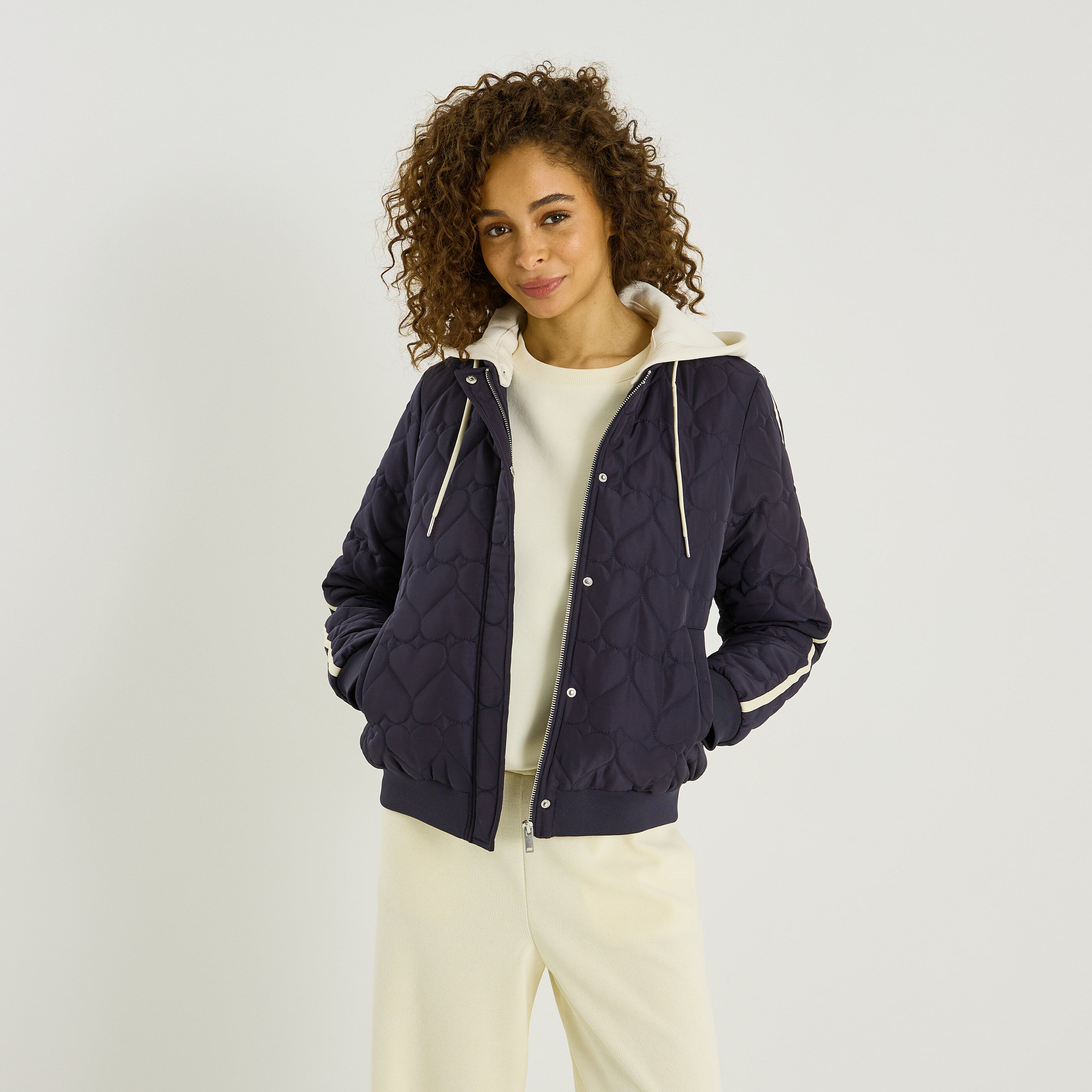 Blouson matelass&eacute; capuche amovible femme