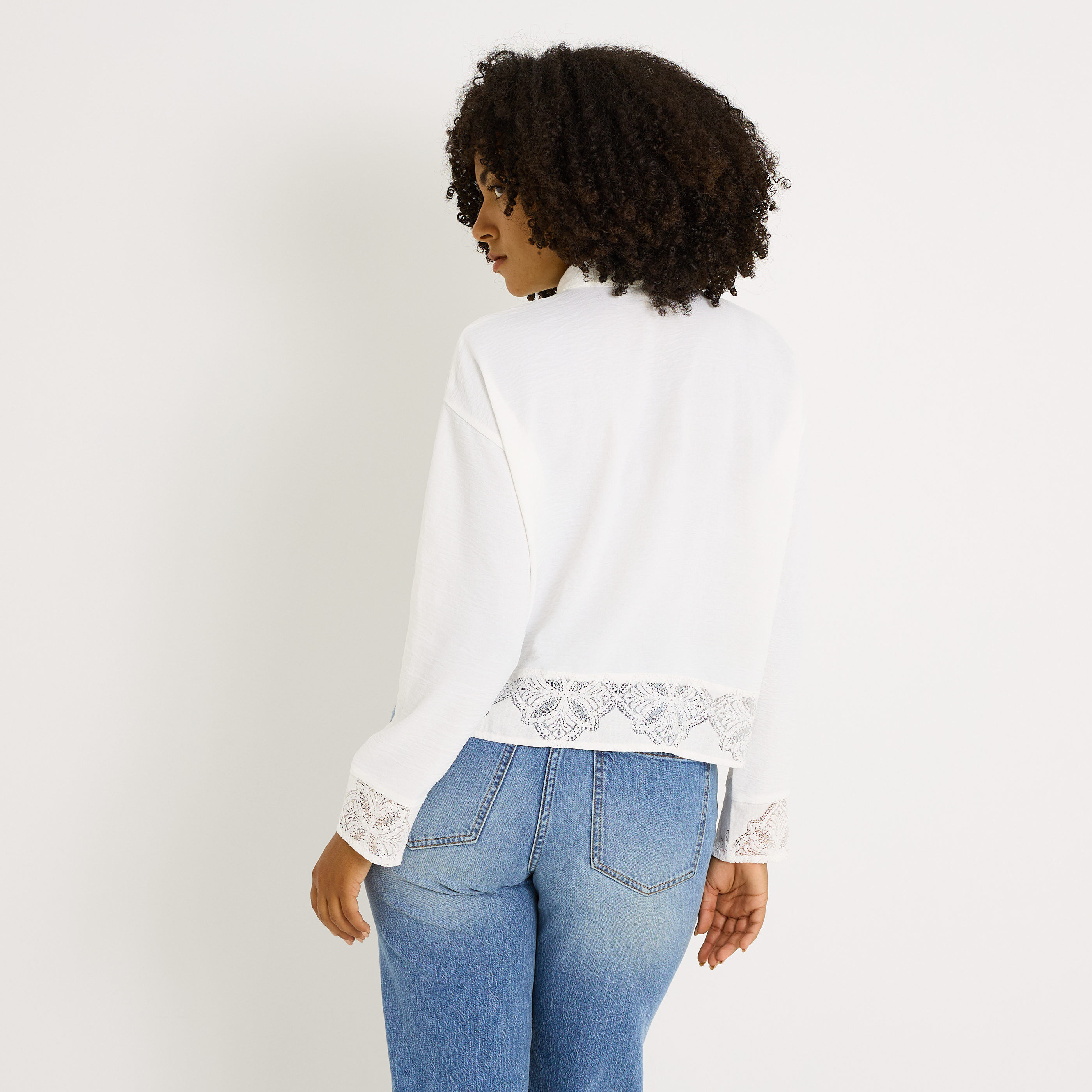 Chemise &agrave; d&eacute;tails ajour&eacute;s femme