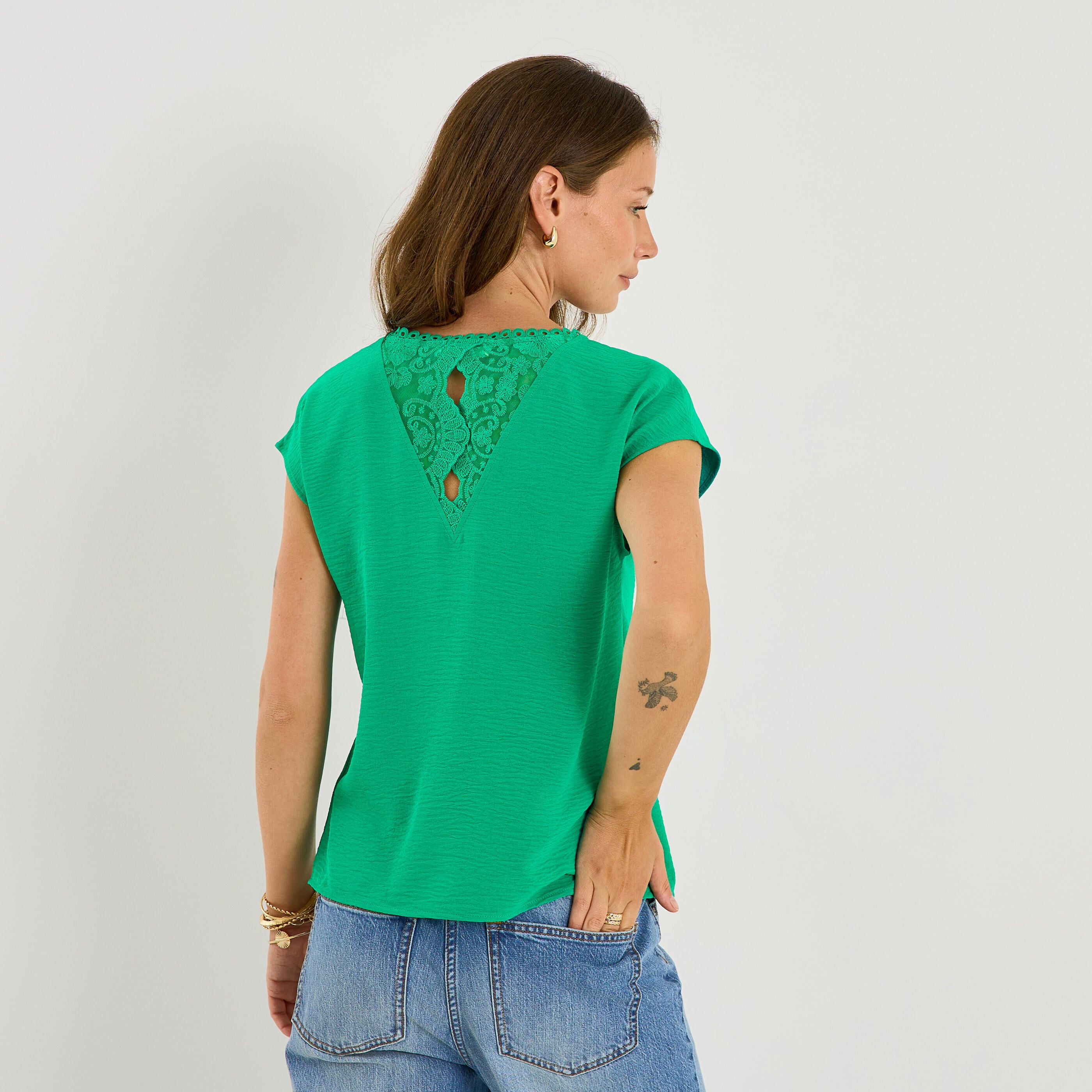Blouse unie d&eacute;tails ajour&eacute;s femme