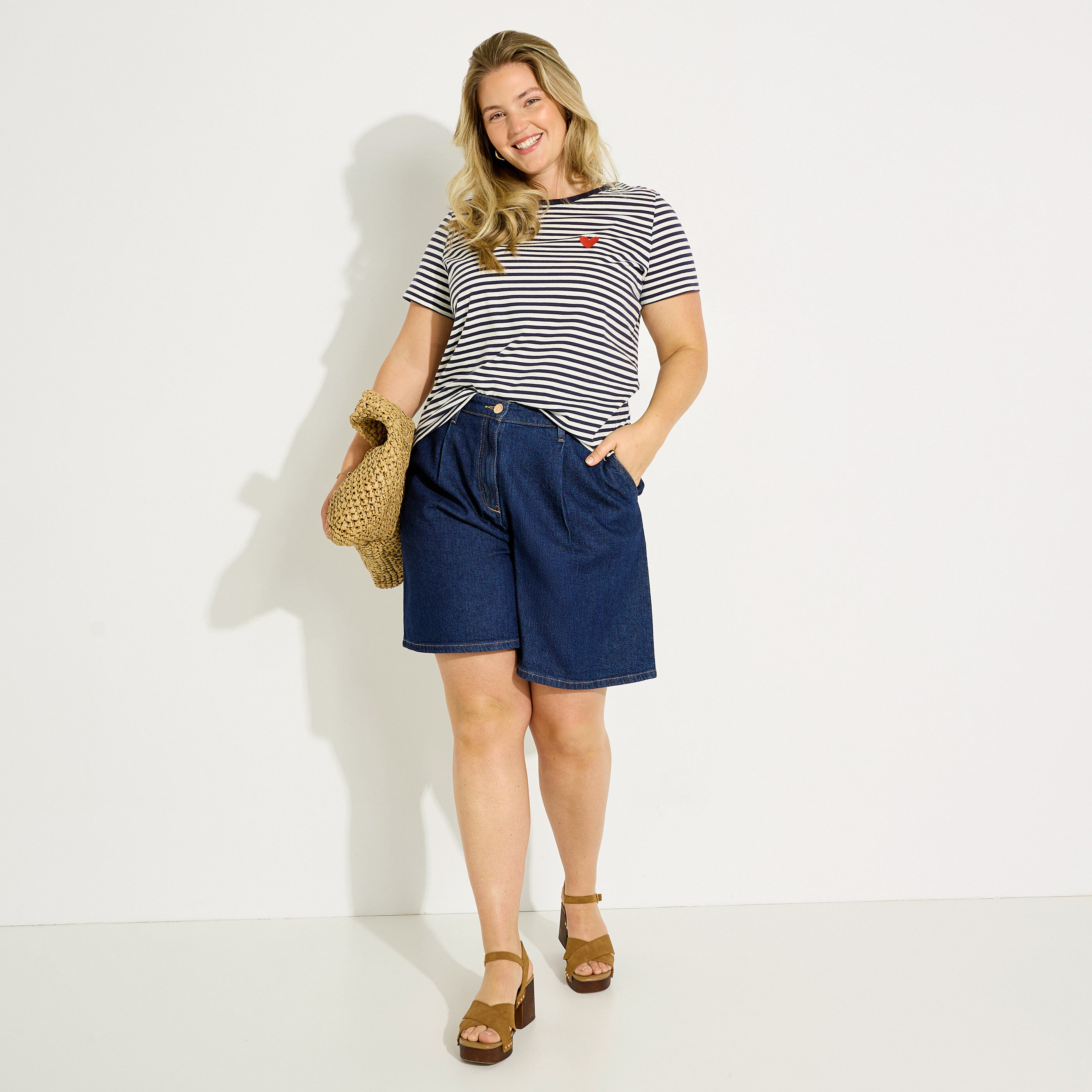 T-shirt ray&eacute; c&oelig;ur brod&eacute; femme