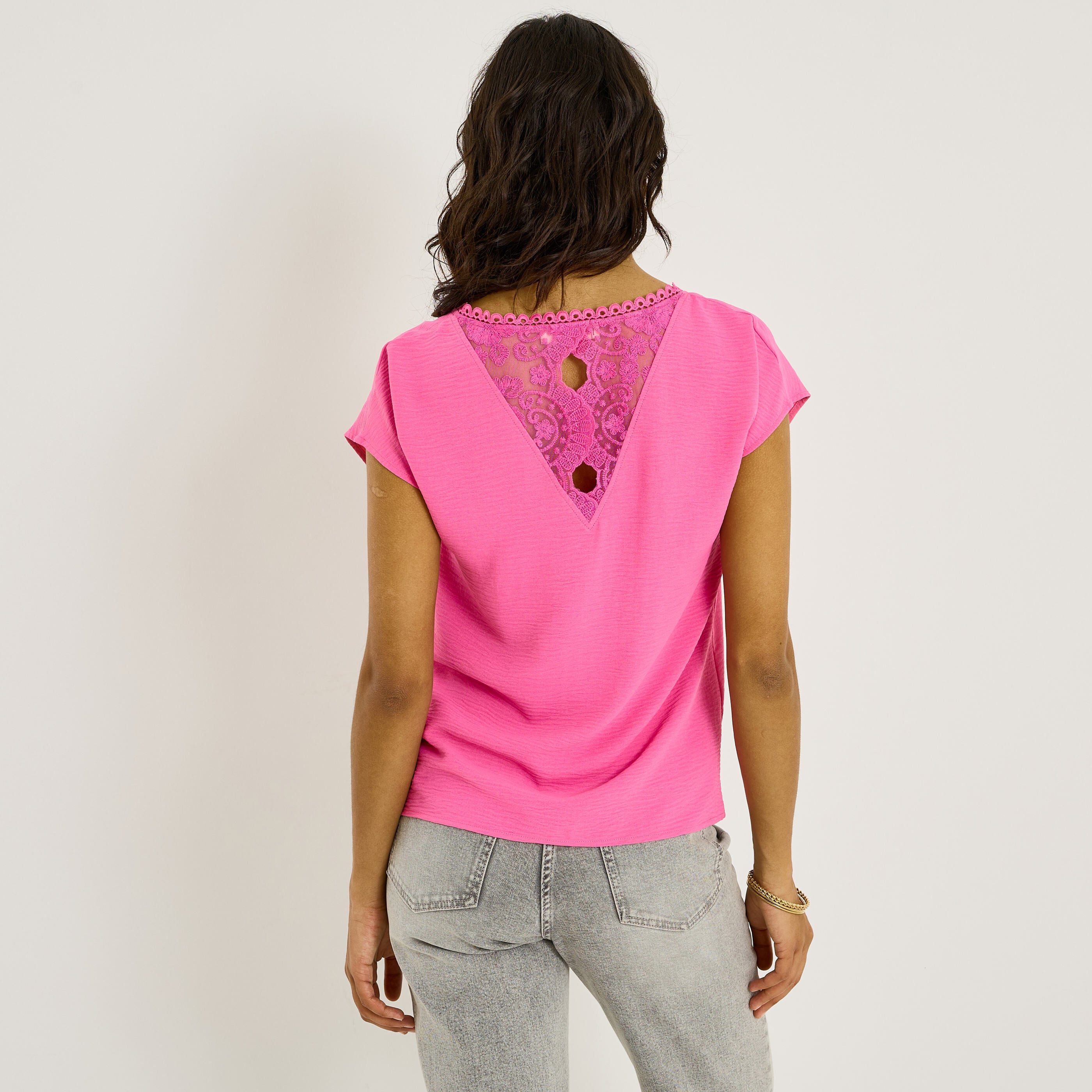 Blouse unie d&eacute;tails ajour&eacute;s femme