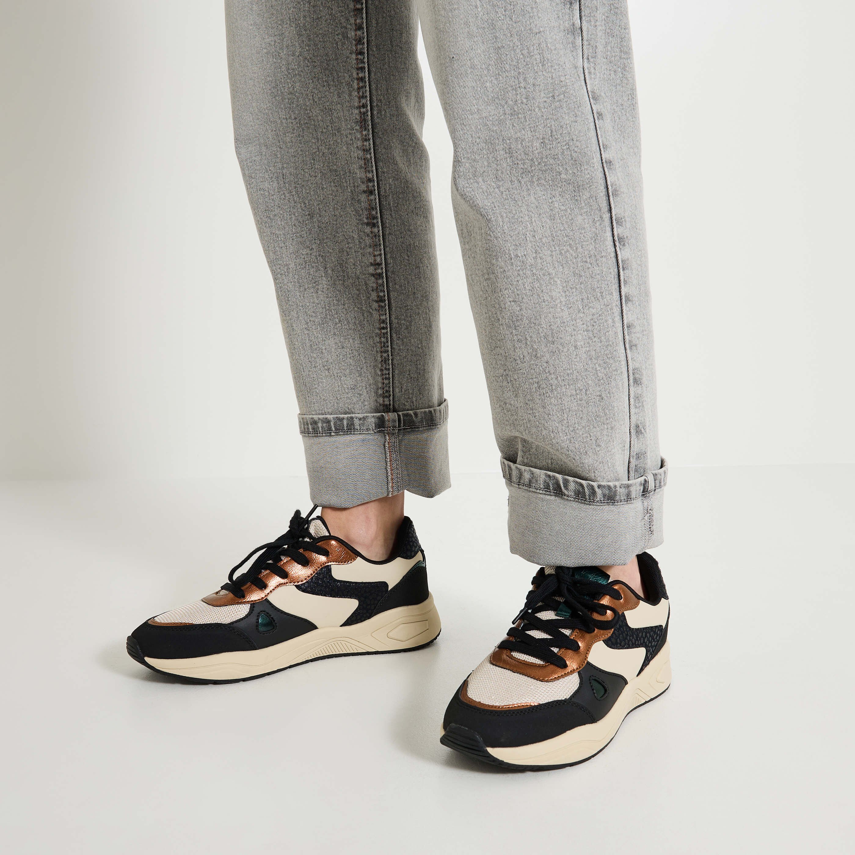 Baskets d&eacute;contract&eacute;es femme