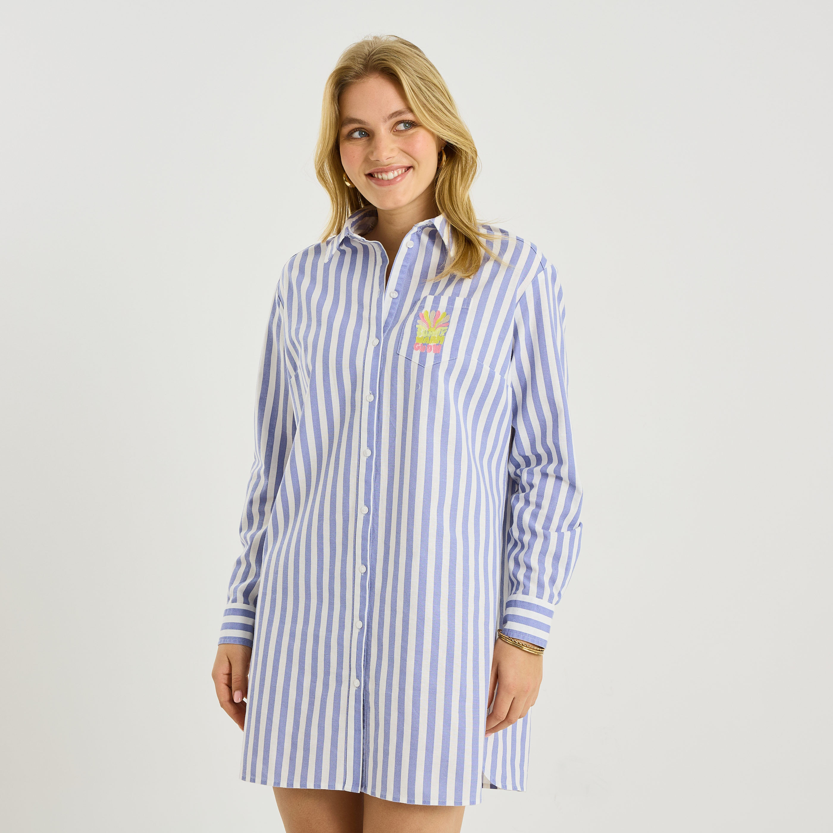 Robe chemise courte &agrave; rayures verticales