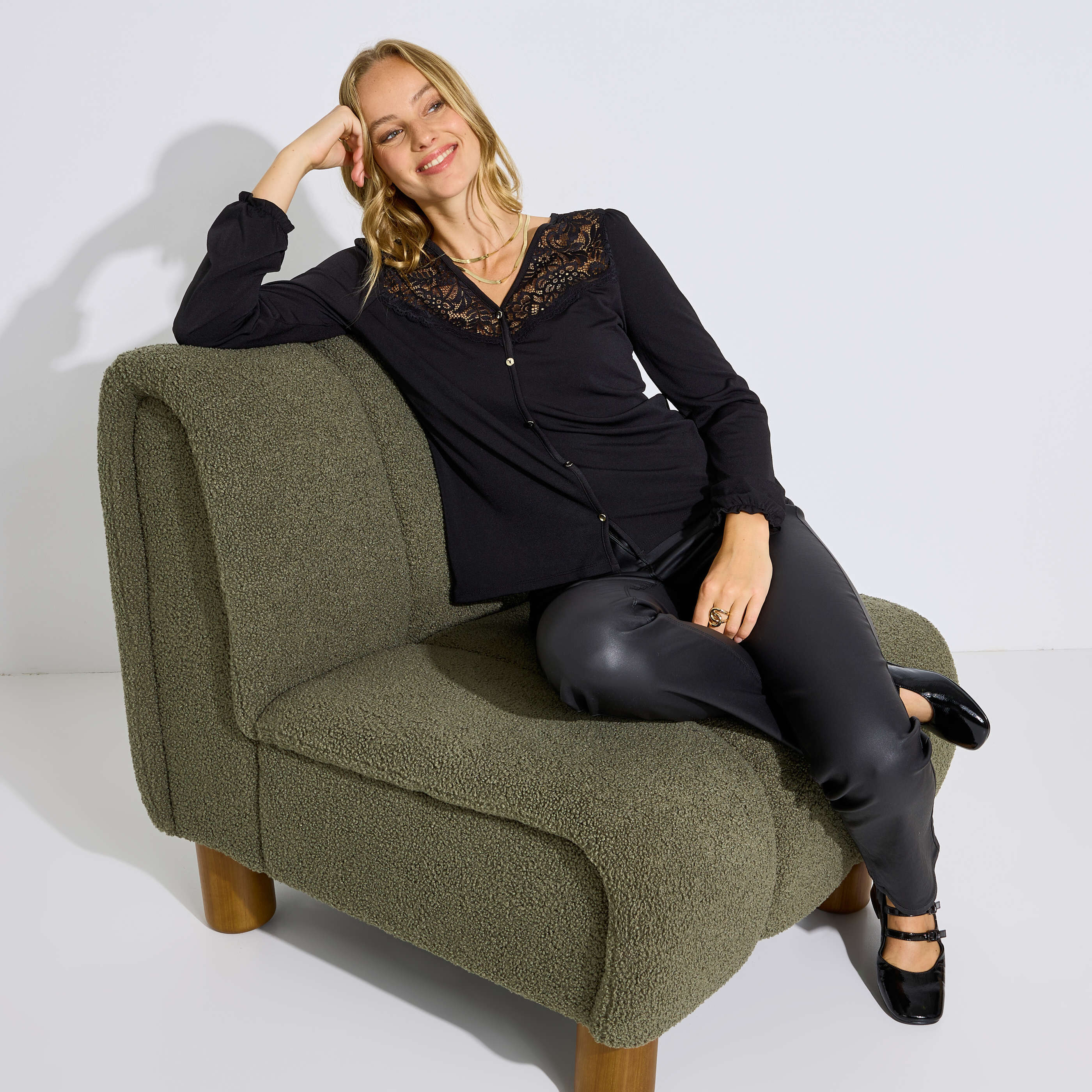 Blouse col V empi&egrave;cement ajour&eacute; femme