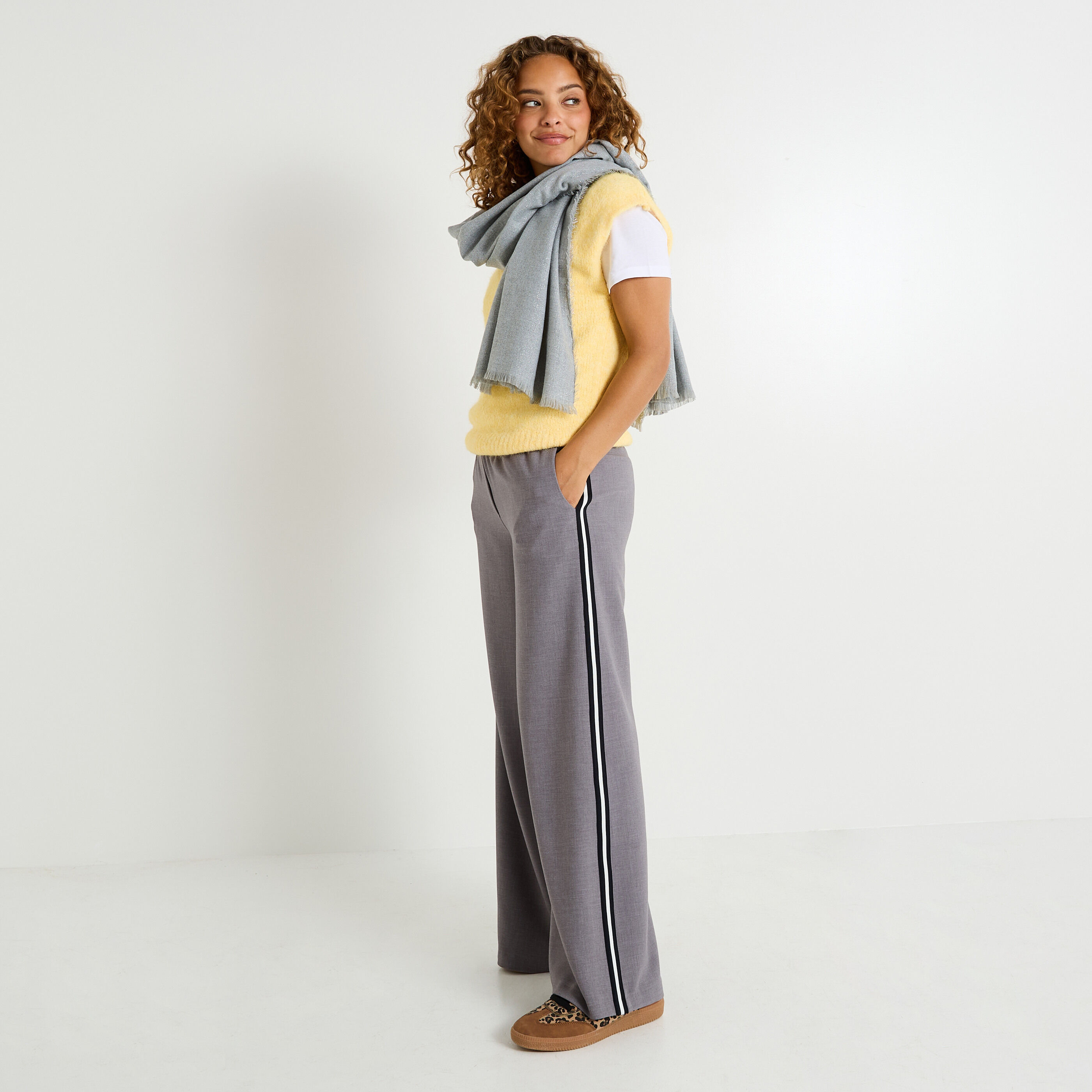 Pantalon avec bandes sur le c&ocirc;t&eacute; femme